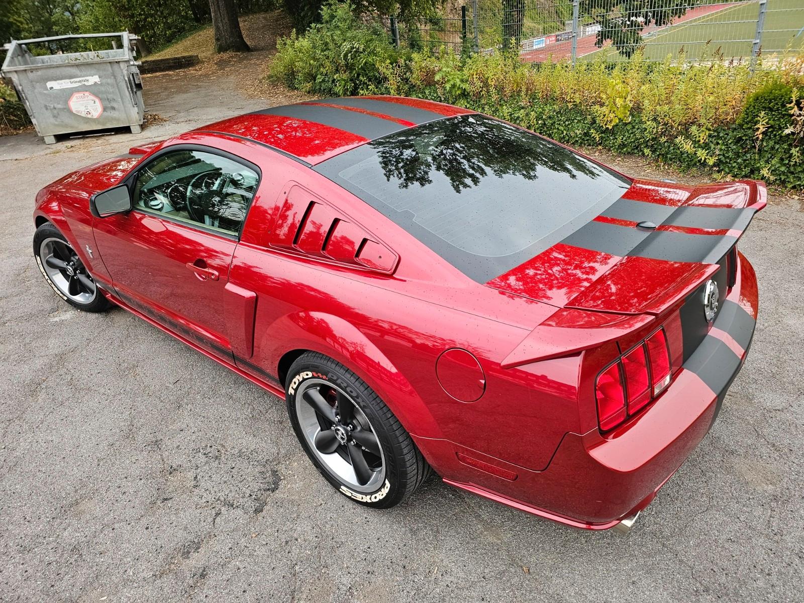 Ford Mustang GT   V8 - Handschalter!