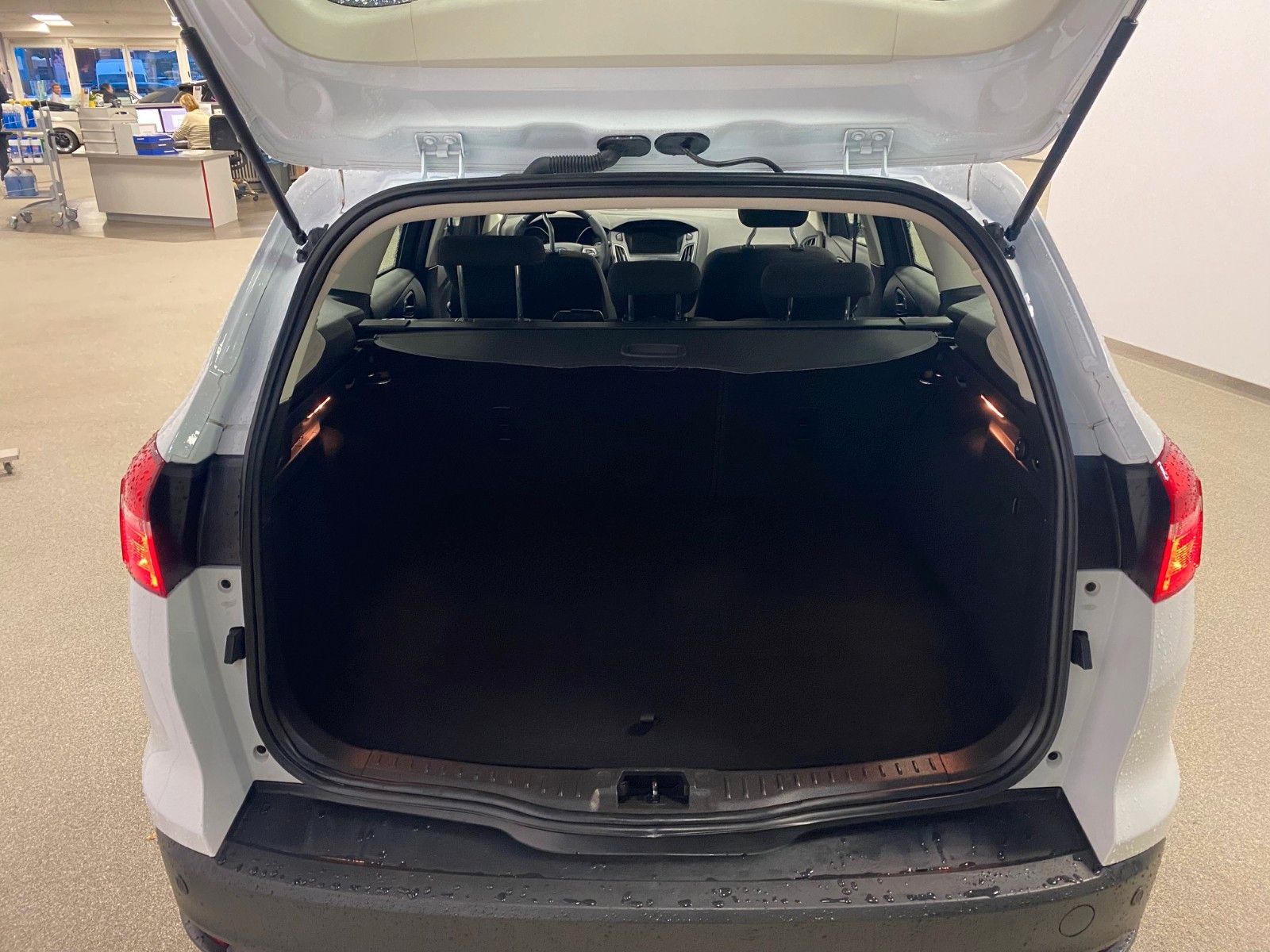 Fahrzeugabbildung Ford Focus 1.0 EcoBoost Business Turnier+NAVI+PDC+ALU