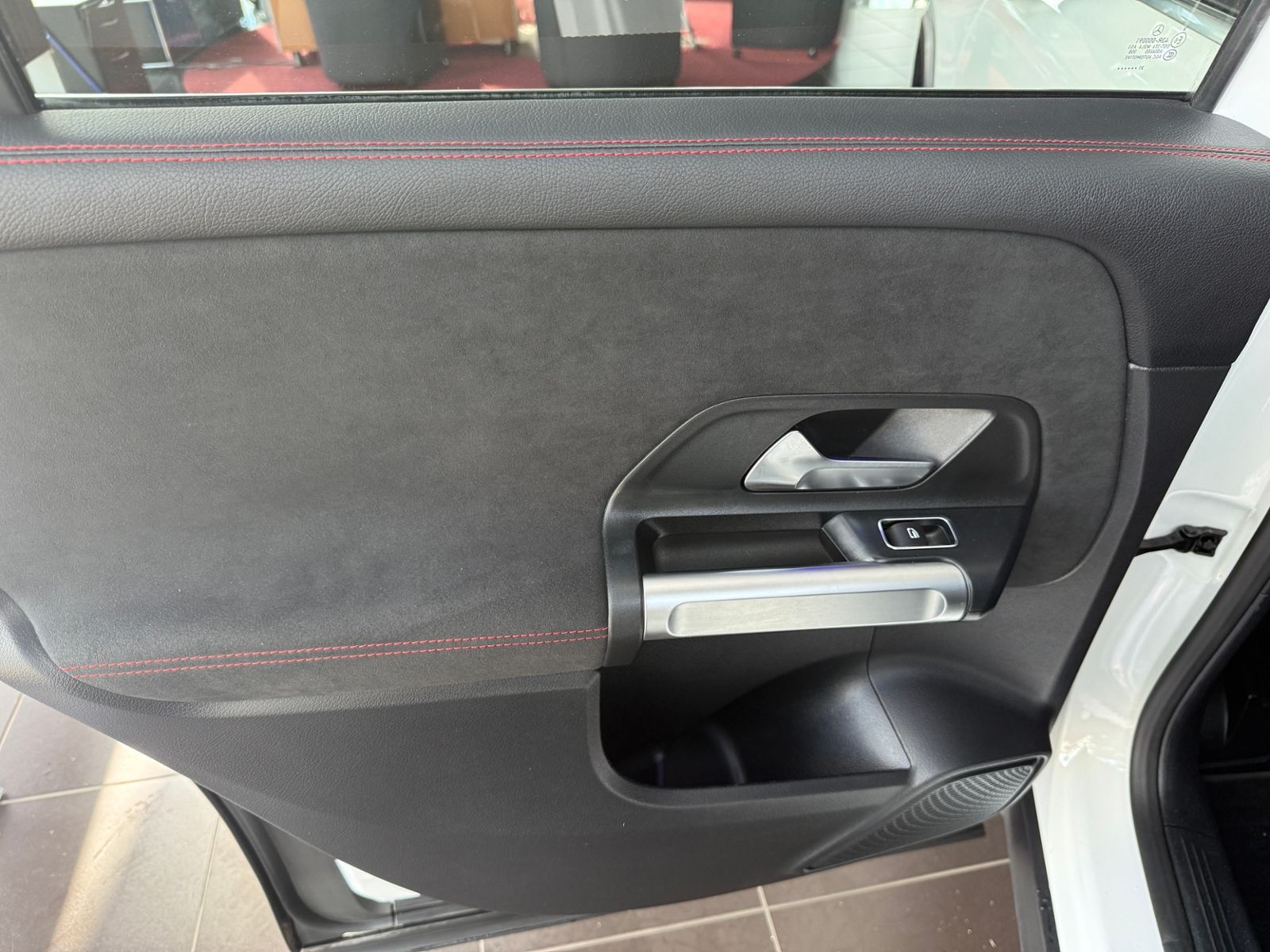 Fahrzeugabbildung Mercedes-Benz GLB 250 AMG Line LED MBUX HIGH NAV RFK 19"