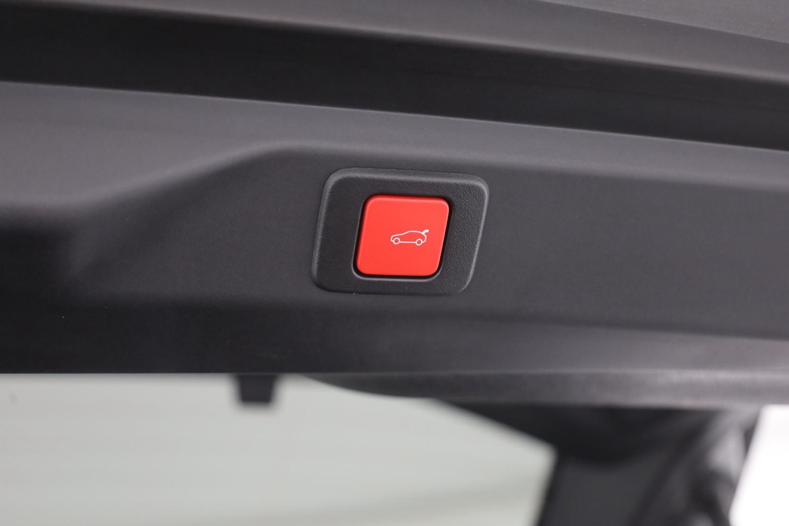 Peugeot 3008 GT 1.2 Hybrid 145 Aut. LED ACC Navi AHK