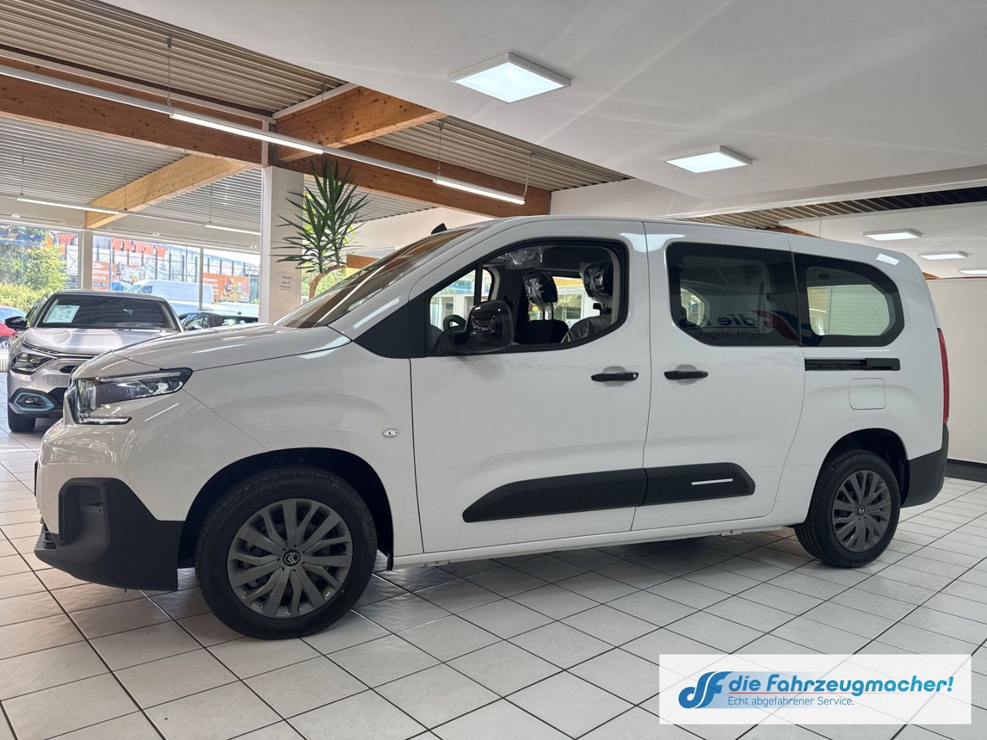 Fahrzeugabbildung Citroën Berlingo XL Digitales Cockpit LED Apple CarPlay