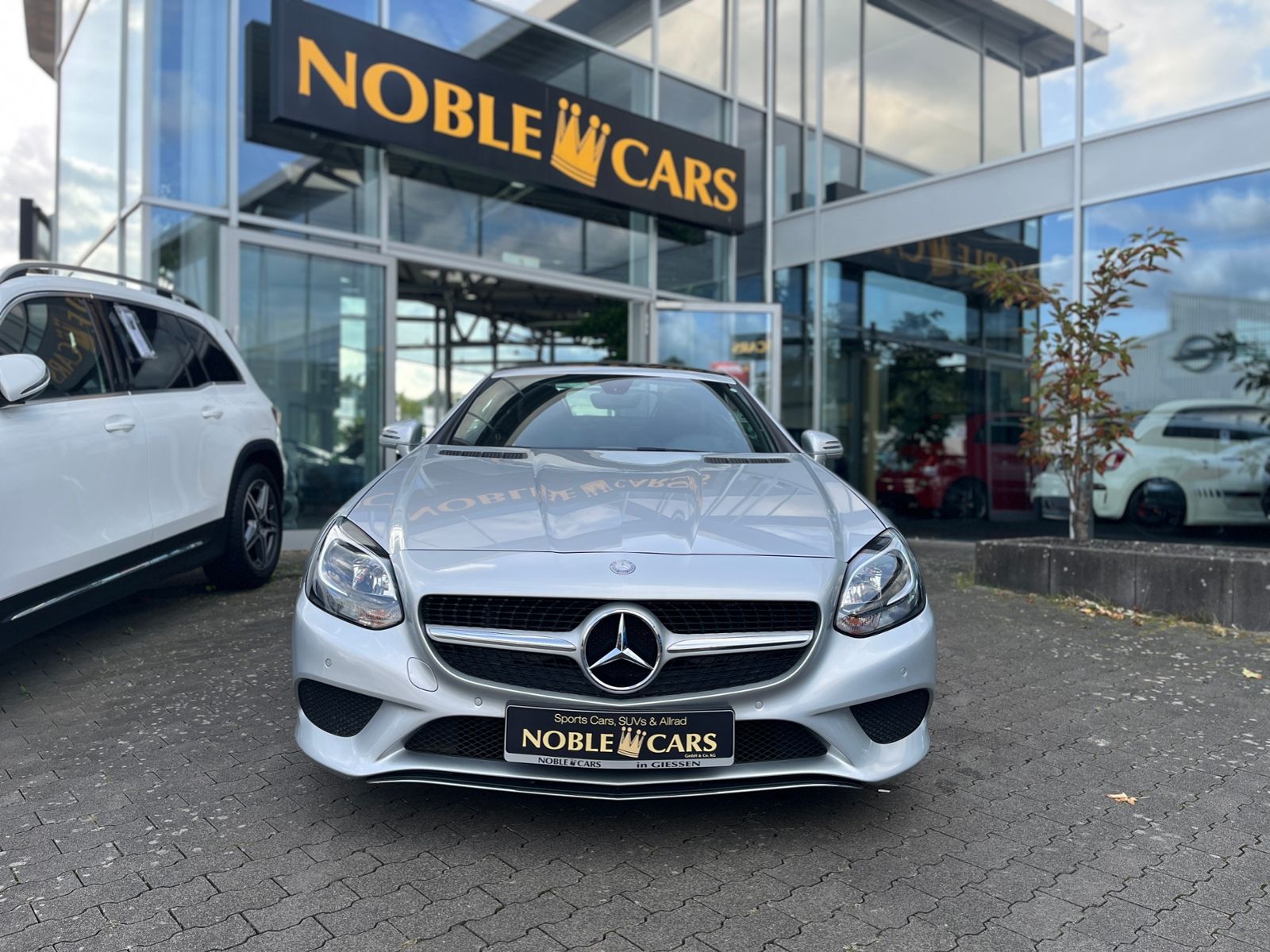 Fahrzeugabbildung Mercedes-Benz SLC 300 Roadster PANO NAVI ALU