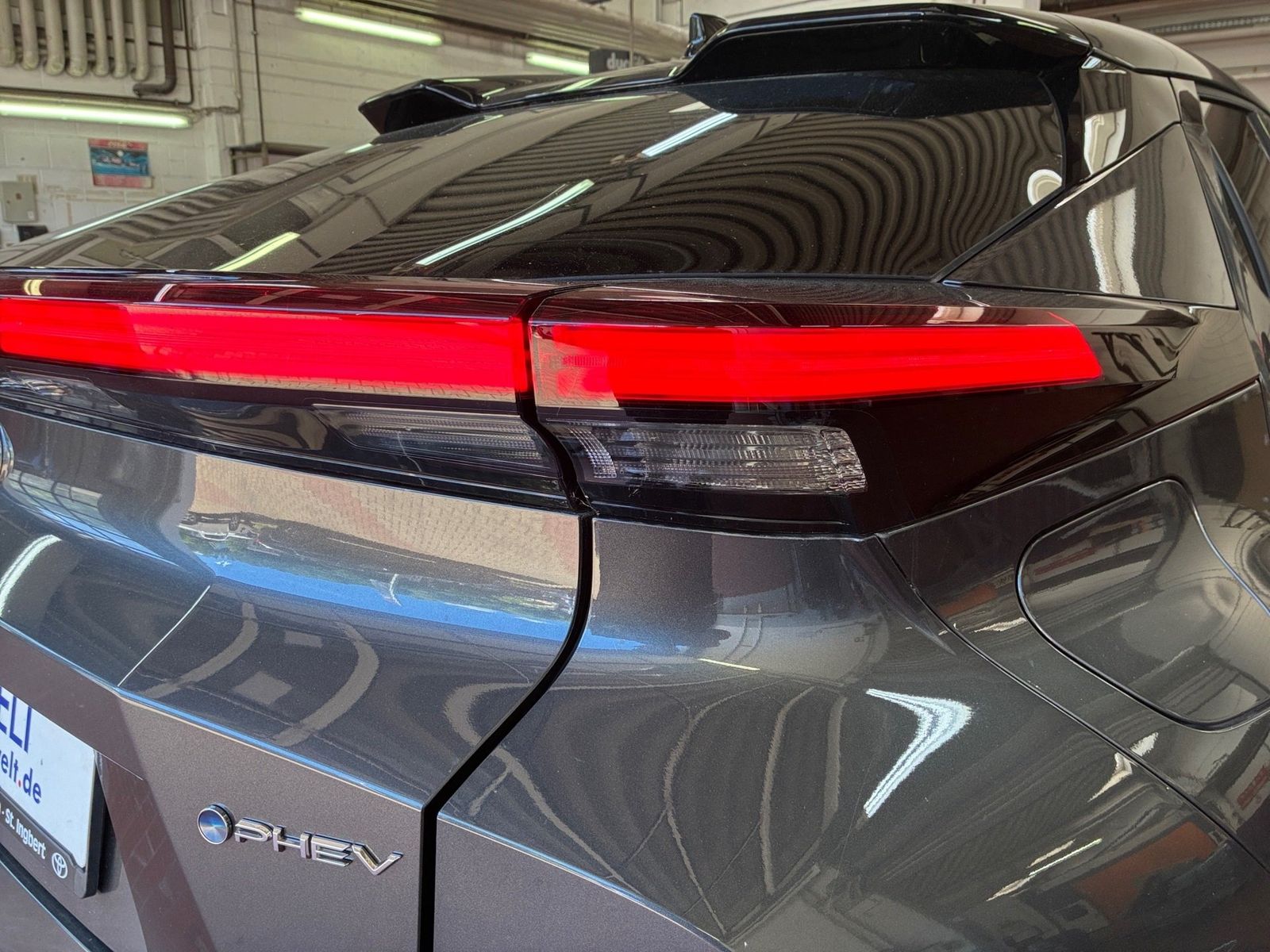 Fahrzeugabbildung Toyota C-HR 2.0 PHEV Plug-In Teamplayer LED,Navi,SHZ,AC