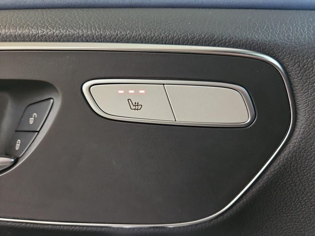 Fahrzeugabbildung Mercedes-Benz EQV 300 AVG lang 7Sitze AIRMATIC Pano Sound 360°