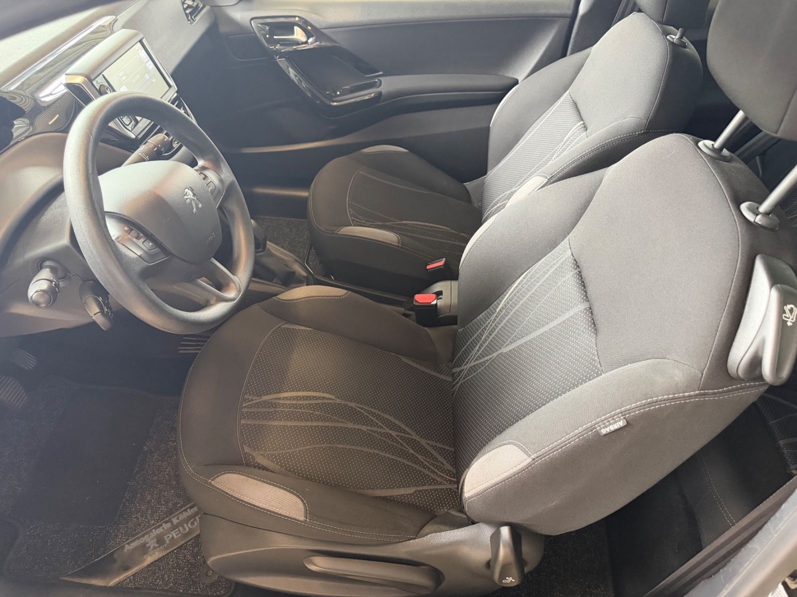 Fahrzeugabbildung Peugeot 208 Active