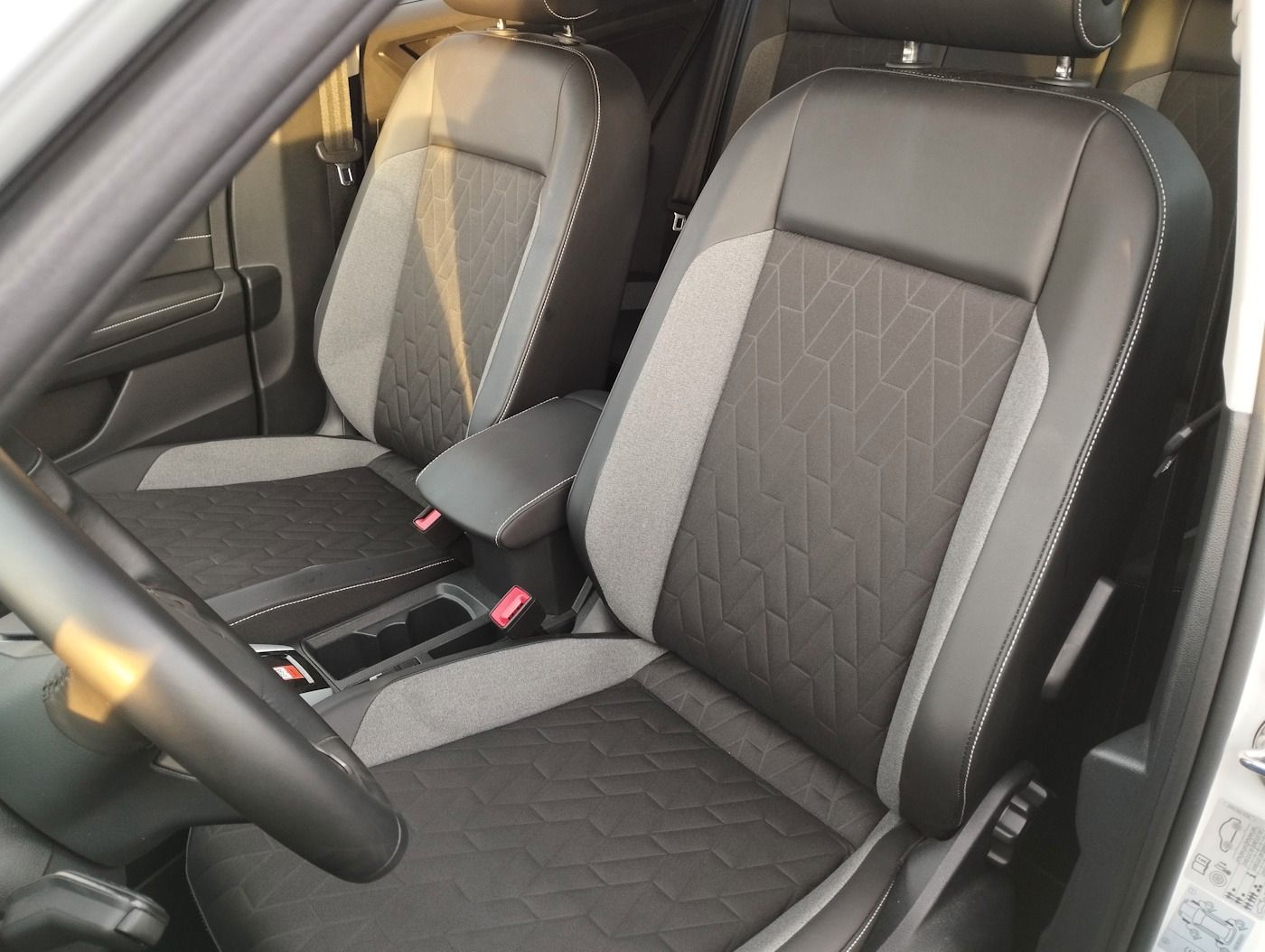 Fahrzeugabbildung Volkswagen T-Roc 1.0 TSI GOAL NEU35T ACC SHZ LED Allwetter