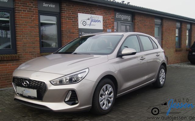 Hyundai i30 1.4i Limo Select Klima/PDC/Tempomat