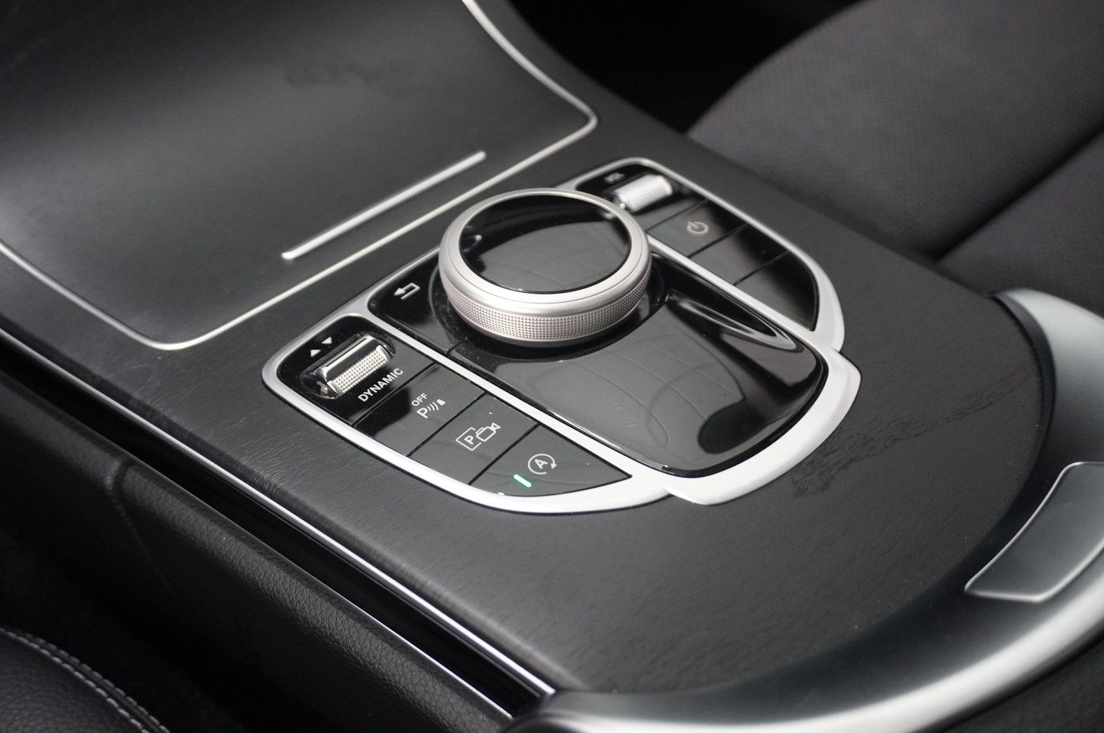 Fahrzeugabbildung Mercedes-Benz C 220 D LIM. AVANTGARDE NAVI/LED/KAMERA/SHZ/AHK