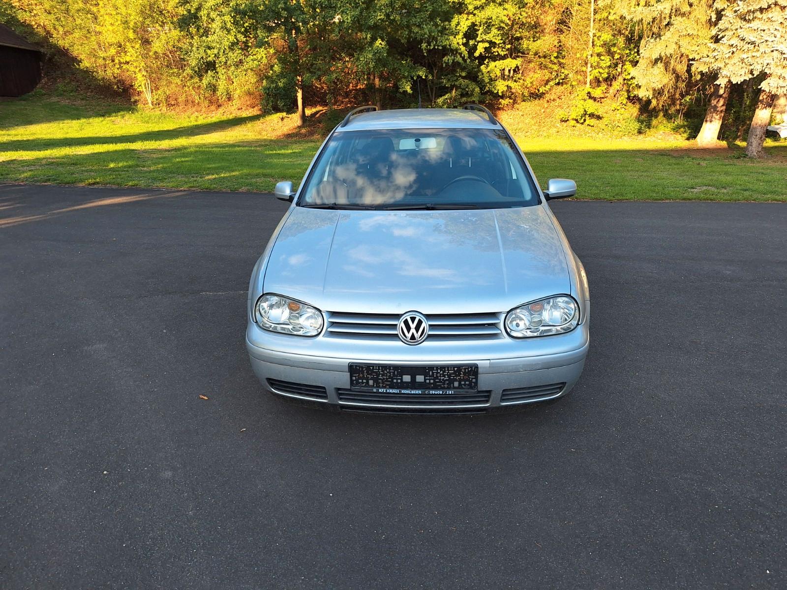 Volkswagen Golf 2004 — rear view
