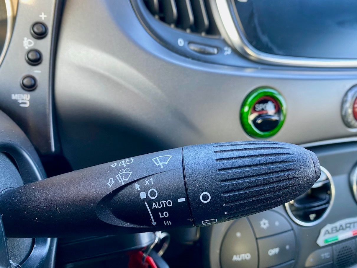 Fahrzeugabbildung Abarth 595 Pista AAC CARPLAY PDC L+R SENSOR