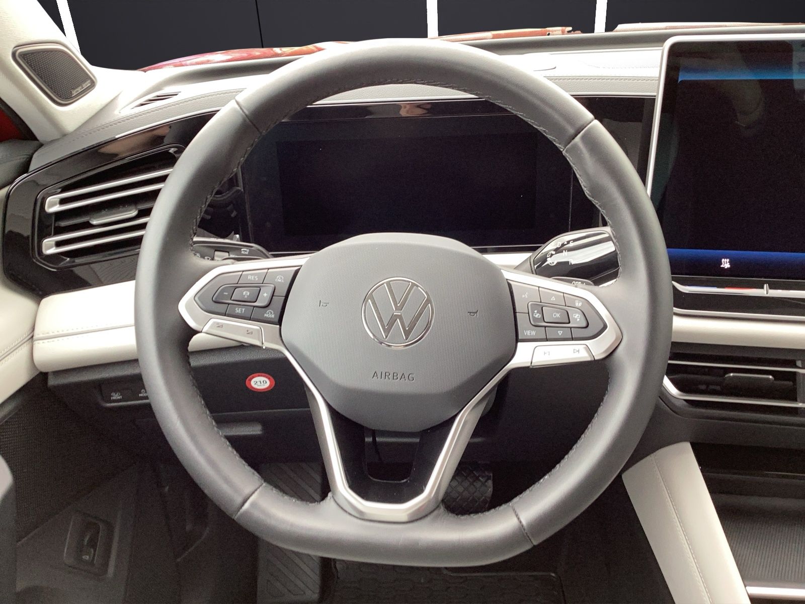 Fahrzeugabbildung Volkswagen Tiguan Elegance TDI DSG 4M IQ.Light ACC STHZ SHZ