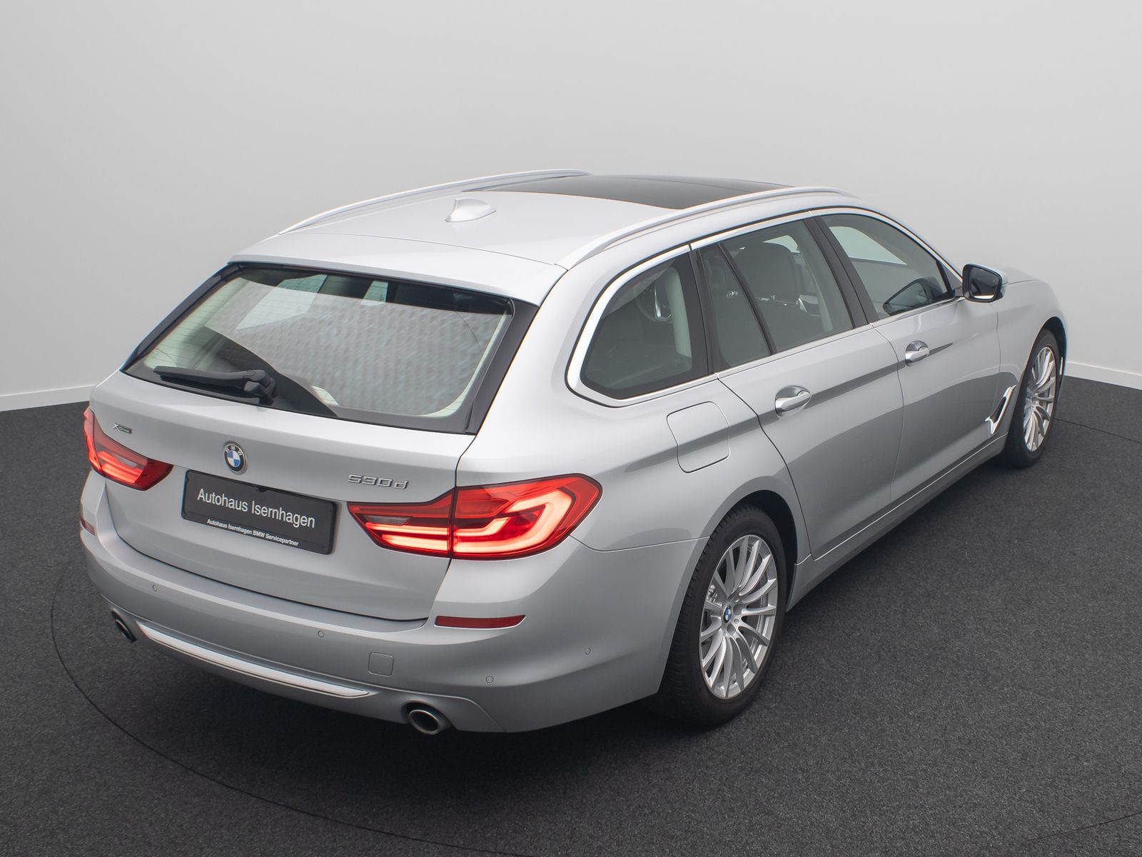 Fahrzeugabbildung BMW 530d xD LuxuryLine Panoram 360&deg;HUD HiFi DisplKey