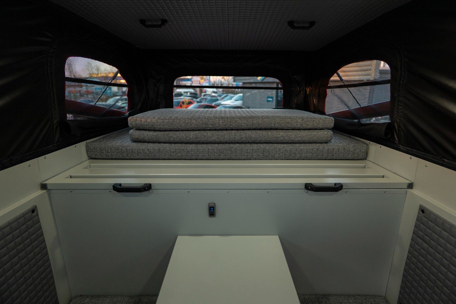 Fahrzeugabbildung Dodge RAM 5.7 V8 4x4 + DECAMP BACKPACK Camper Autark