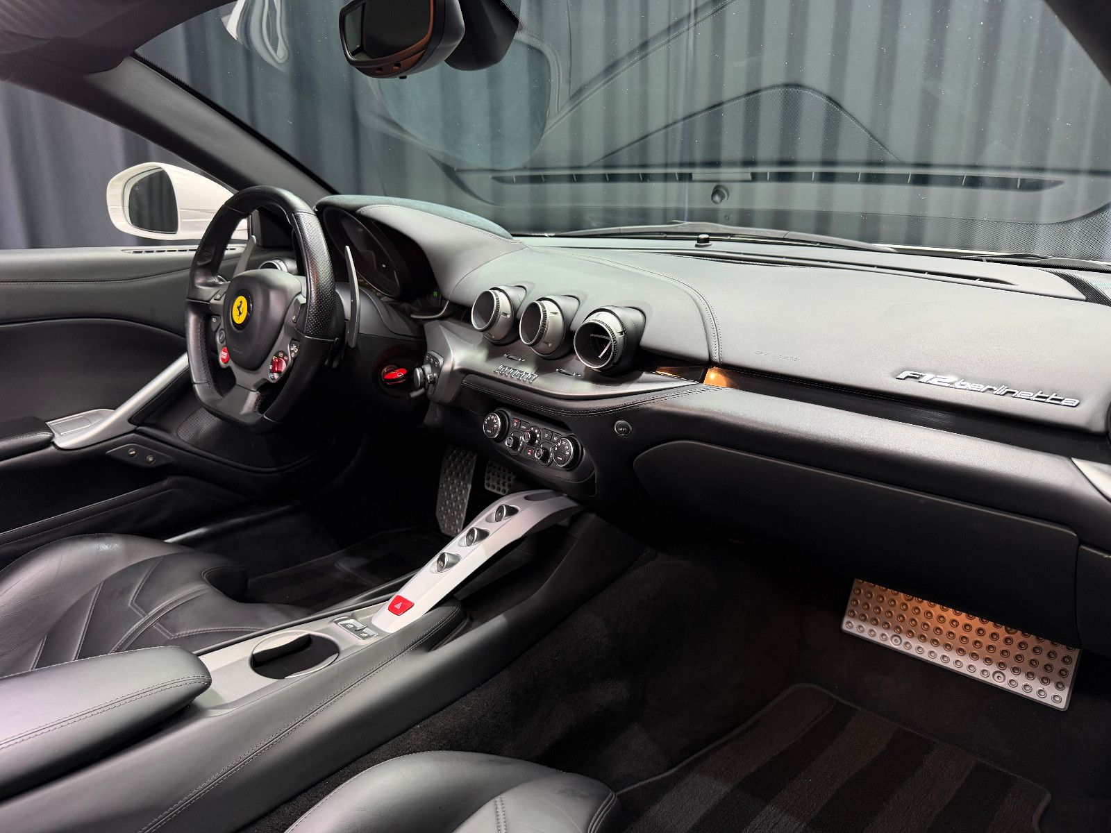 Fahrzeugabbildung Ferrari F12 Berlinetta|RACING-SEATS|NOVITEC-UMBAU|LIFT
