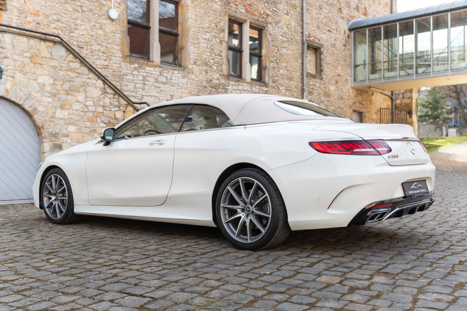 Fahrzeugabbildung Mercedes-Benz S 560 Cabriolet Burmester 360° LED ACC Massage