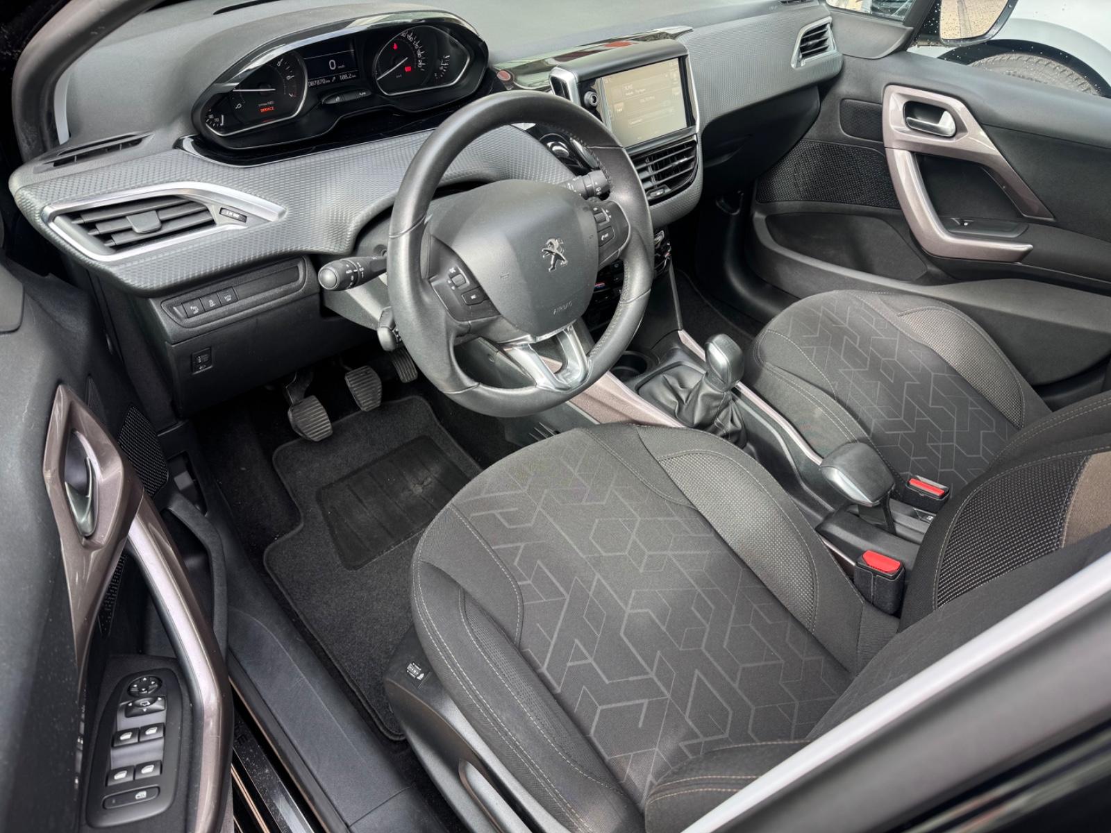 Peugeot 2008 Style*2.HAND*NUR 87TKM*PANO*NAVI*TEMPO*PDC