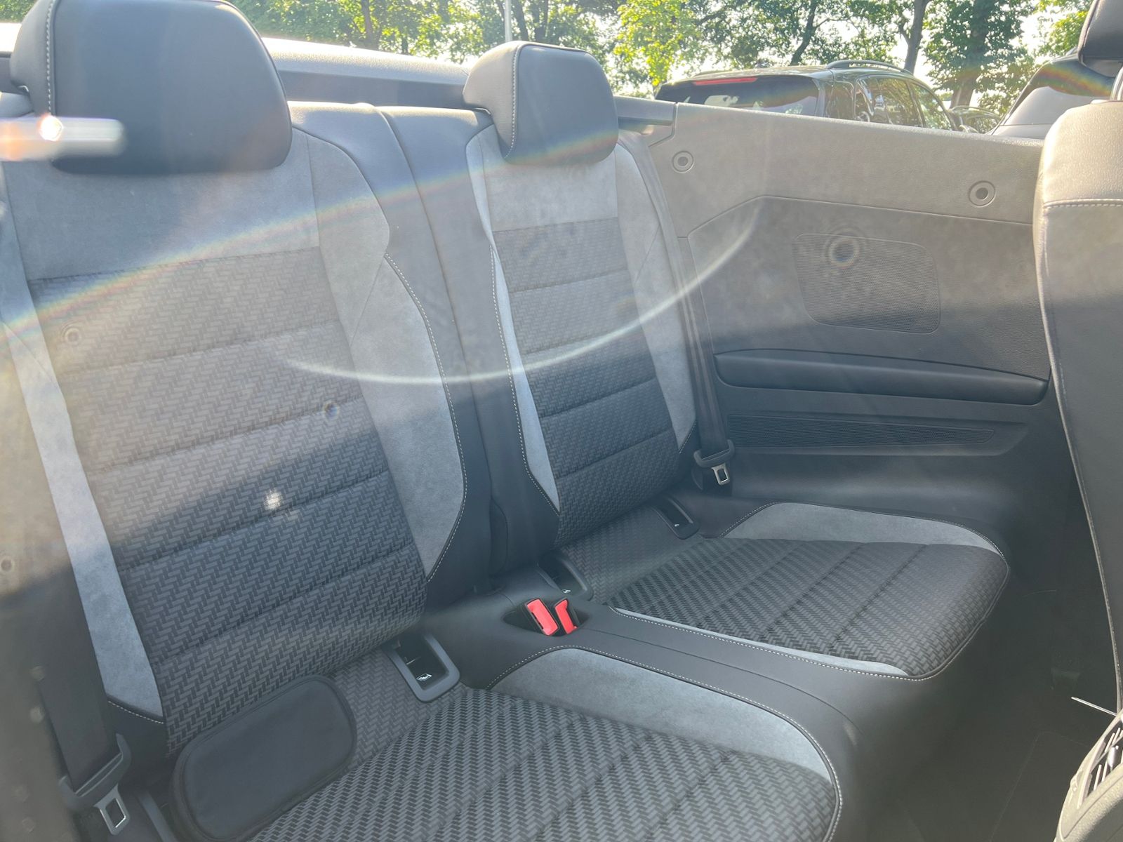 Fahrzeugabbildung Volkswagen T-Roc Cabriolet  R-Line 1.5 TSI DSG *AHK, Black