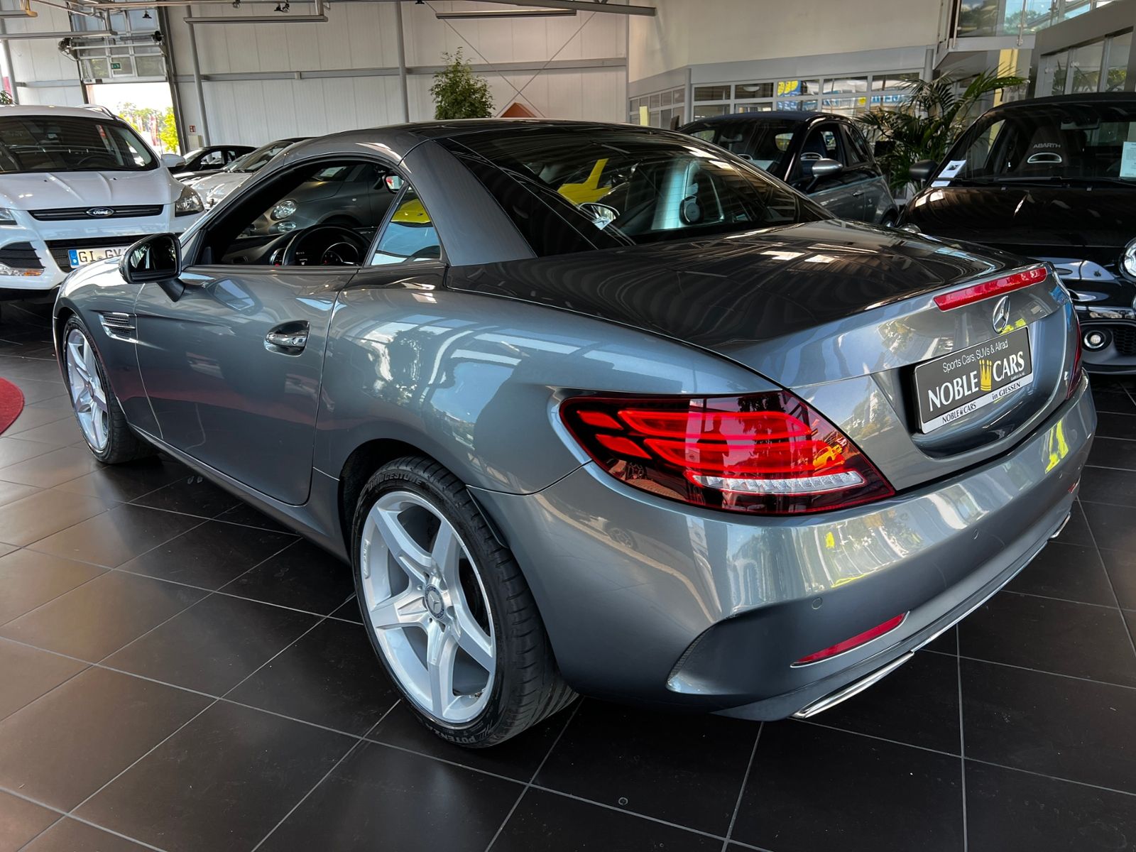 Fahrzeugabbildung Mercedes-Benz SLC 300 AMG H/K LED NAVI