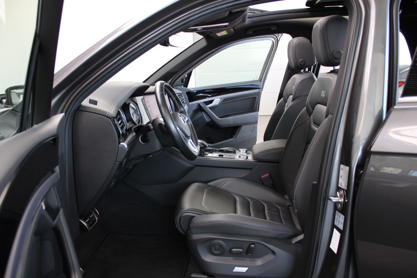Volkswagen TOUAREG 3.0 V6 4M R LINE SPORT-PAKET PANO 21 foto 5