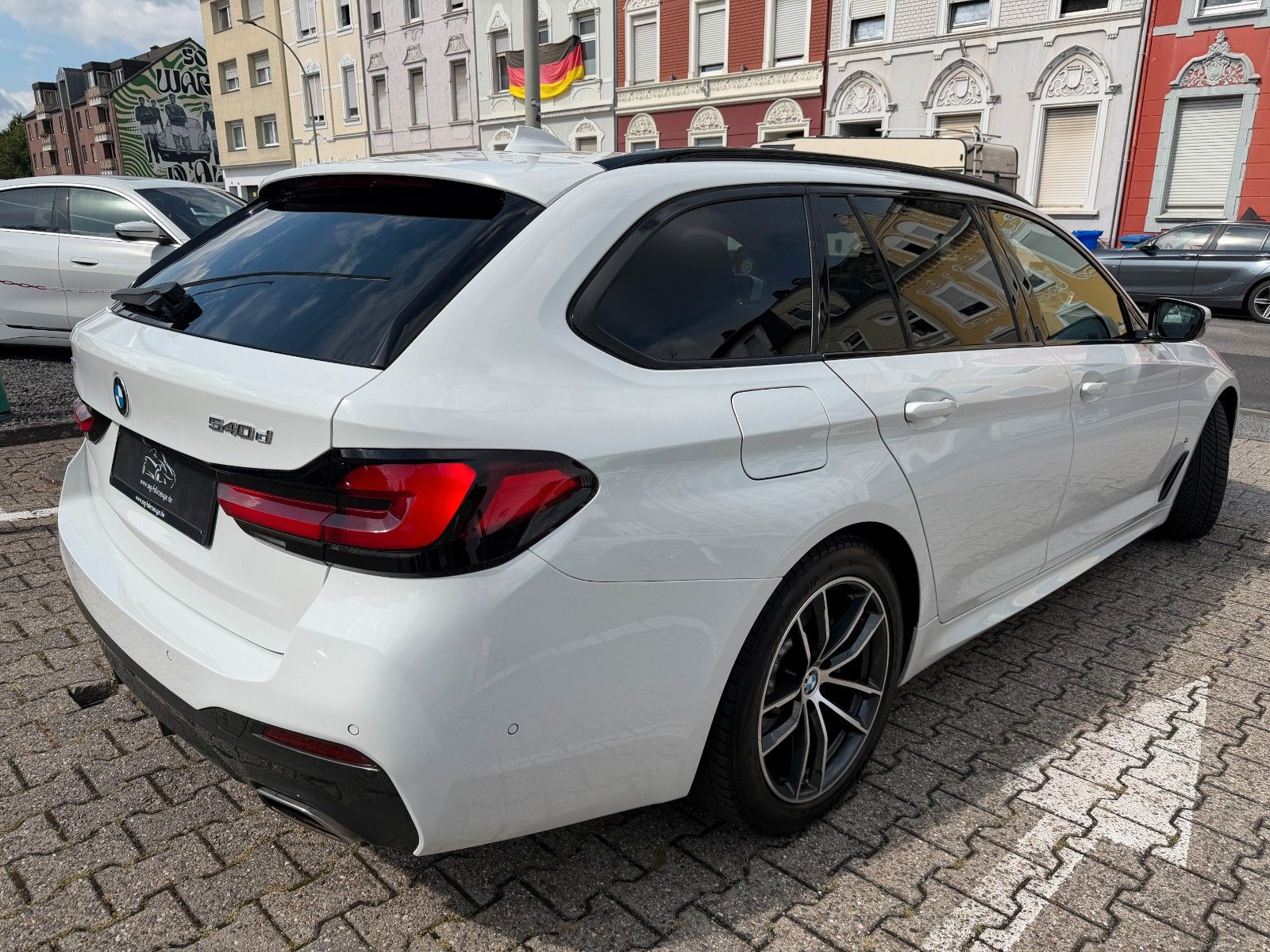 Fahrzeugabbildung BMW 540d Touring xDrive M Sport AHK PANO HUD LEDER
