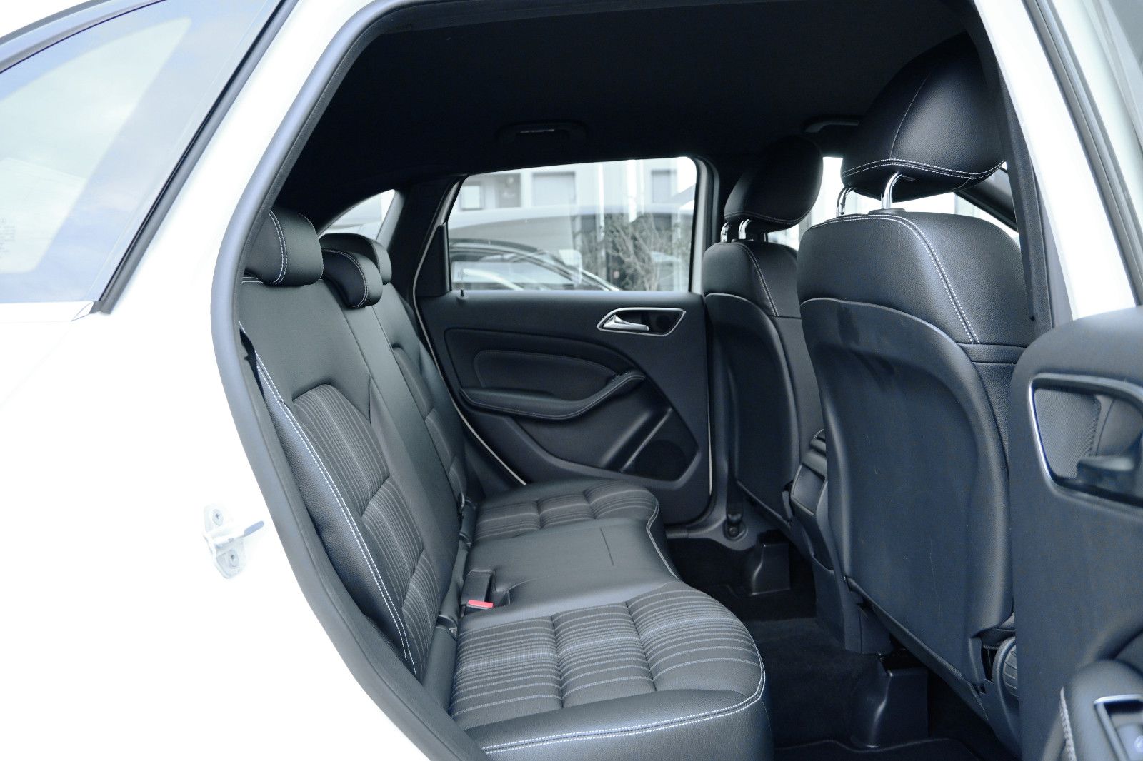 Fahrzeugabbildung Mercedes-Benz B 200 CDI BlueEFF. Aut. °SPORTPAKET°AHK°XENON°