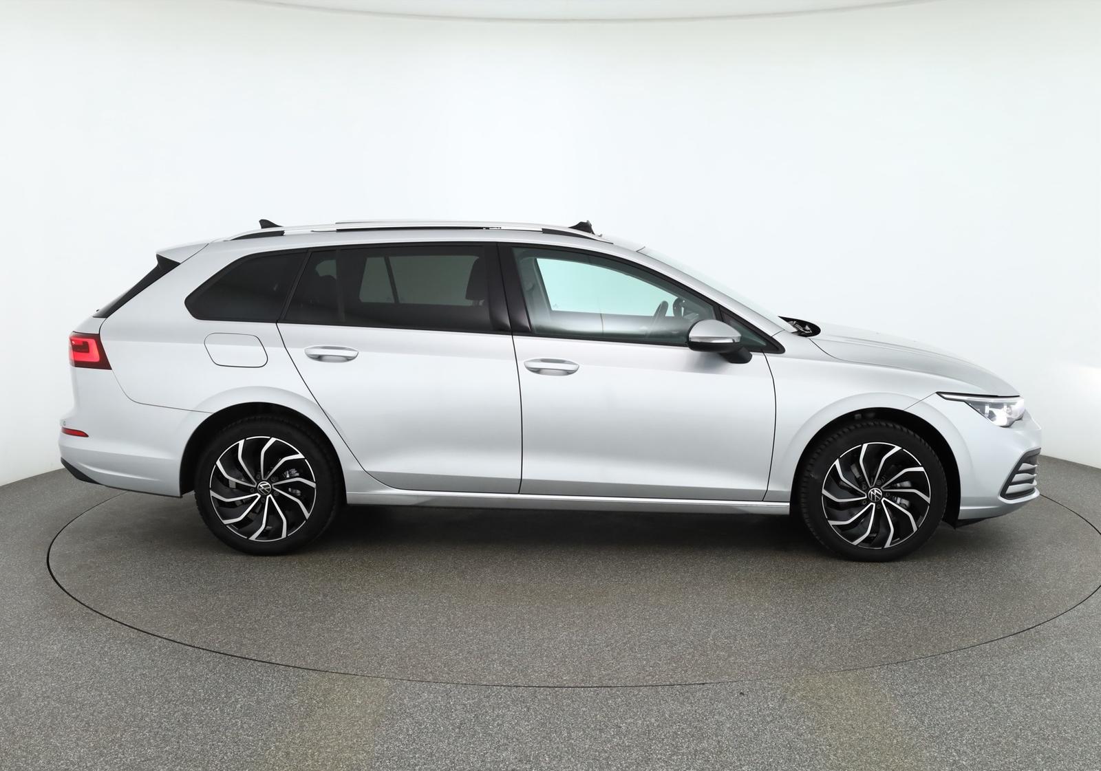 Volkswagen Golf VIII Variant 2.0 TDI DSG LED Navi Pano ACC