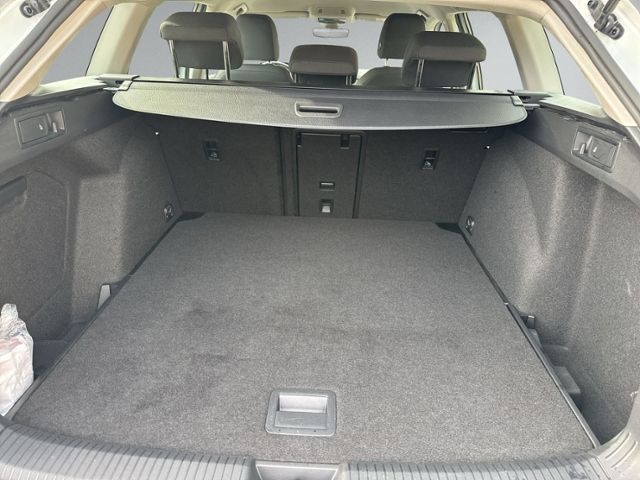 Golf VIII Variant 1.0 eTSI DSG LED+NAVI+ACC+SIHZ