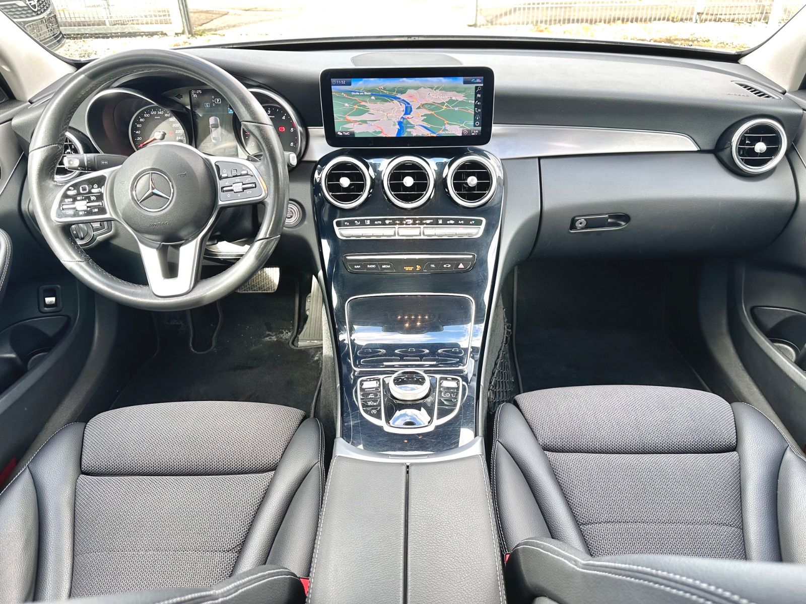 Fahrzeugabbildung Mercedes-Benz C 220 d AVANTGARDE BUSINESS*KAMERA+HEAD-UP*