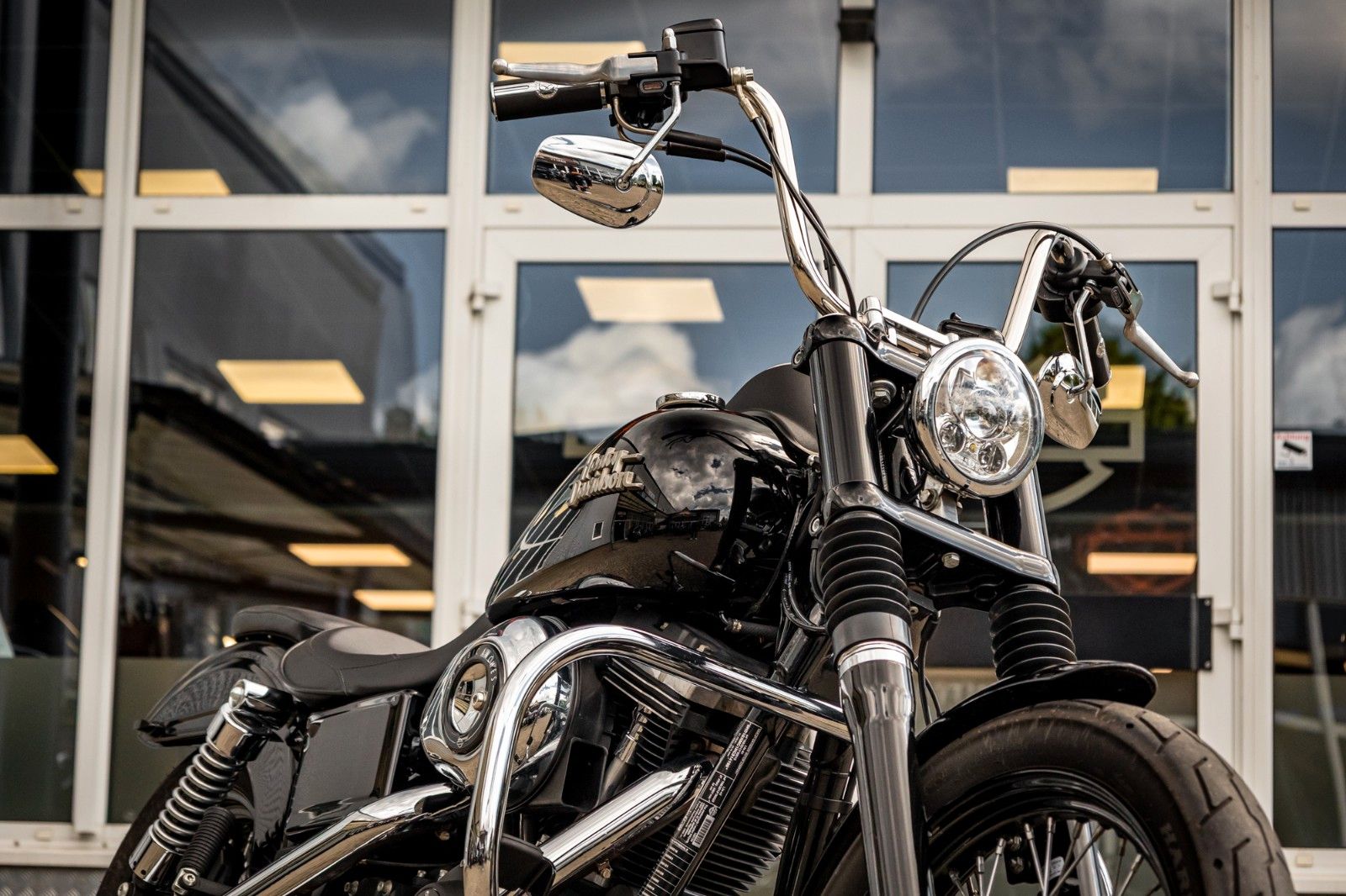 Fahrzeugabbildung Harley-Davidson DYNA STREET BOB FXDB 103 - Vorverlegte Fußrasten