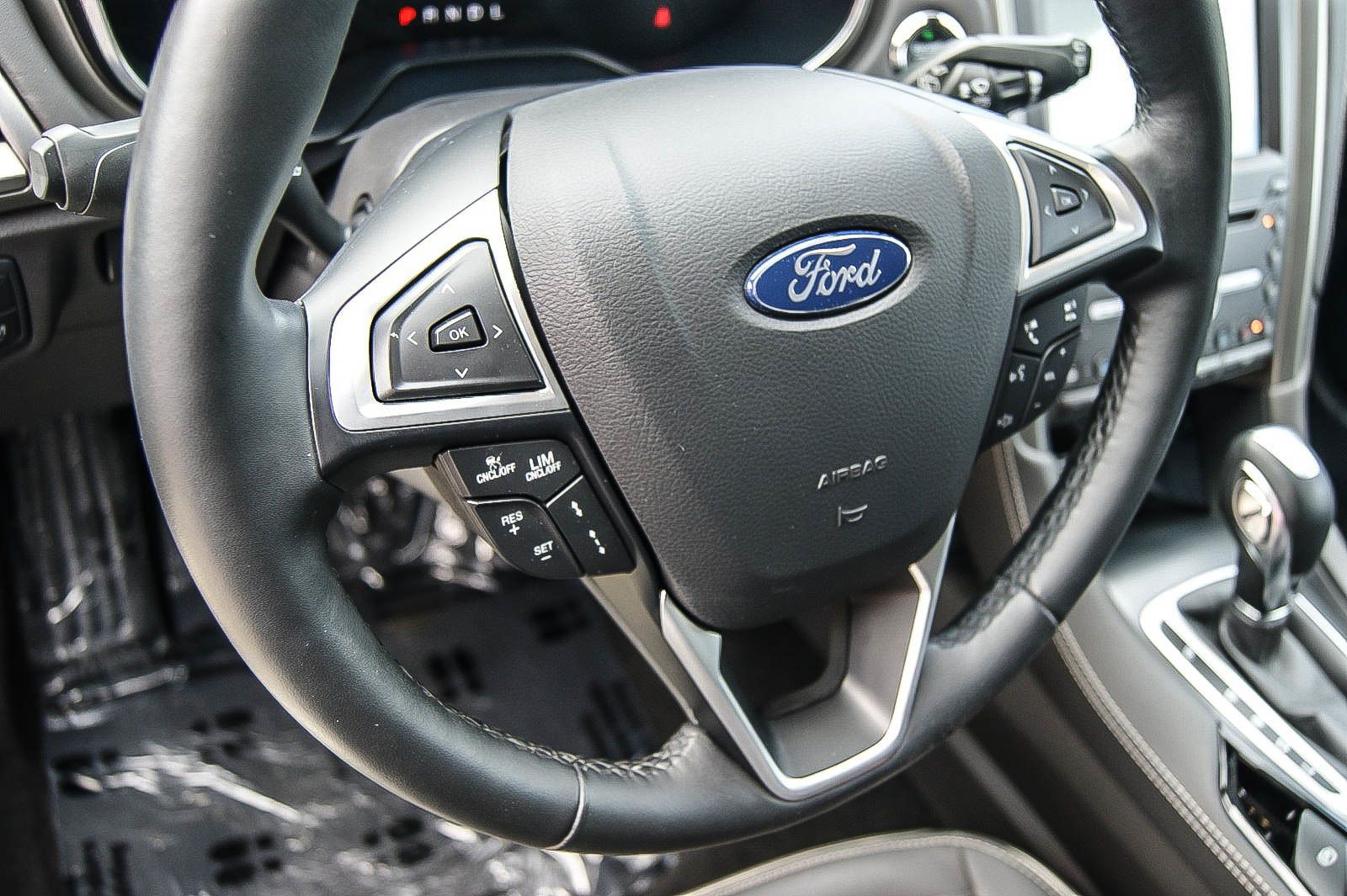 Fahrzeugabbildung Ford Mondeo Turnier 2.0 Hybrid Vignale 1.HAND ANHÄNZV