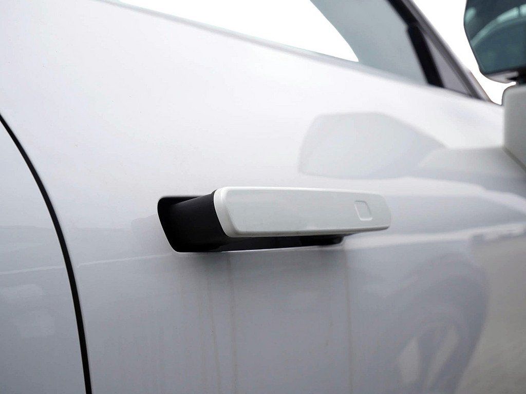 Lynk & Co 08