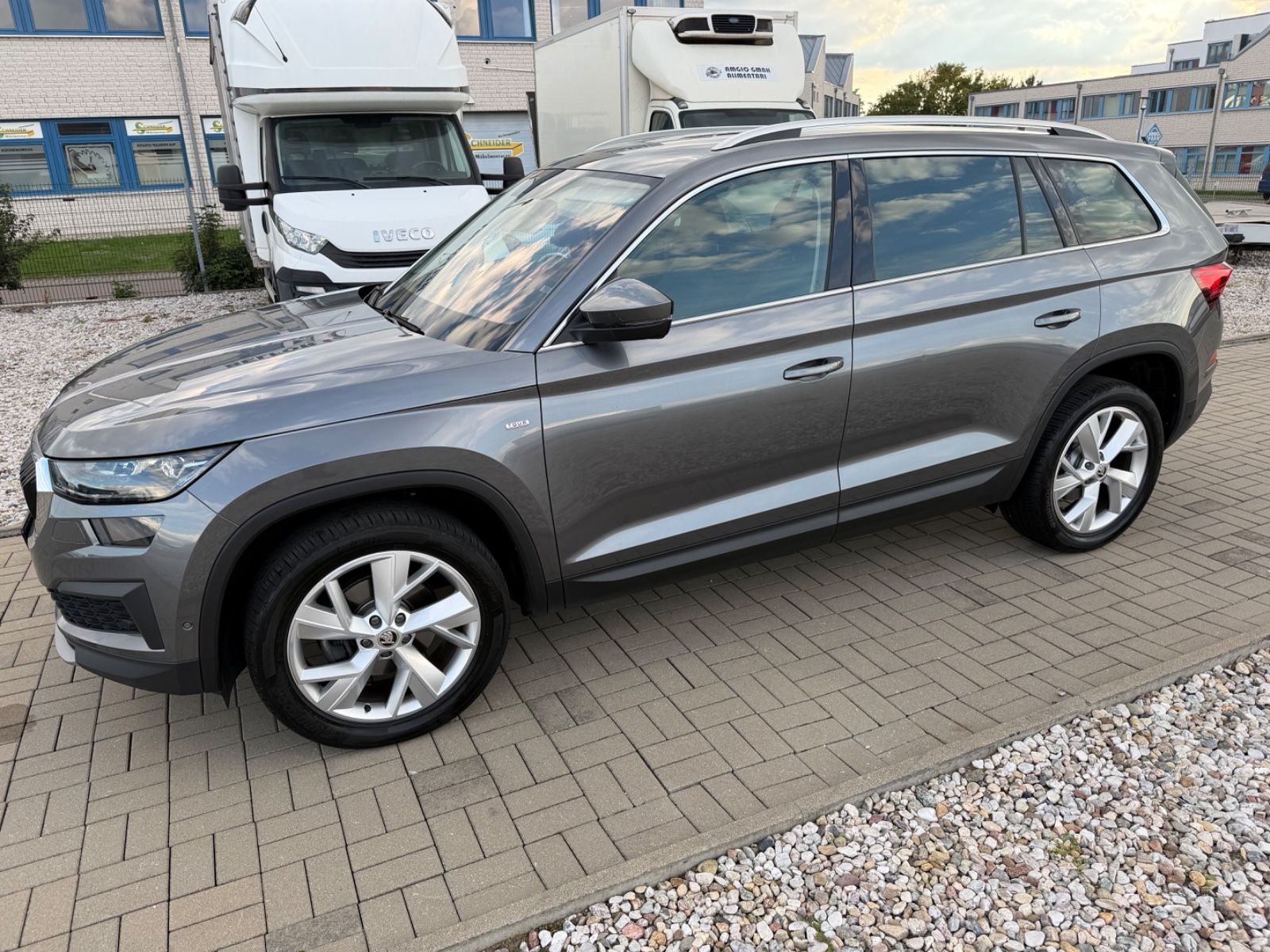 Skoda Kodiaq Tour LED NAVI Kamera PDC DAB