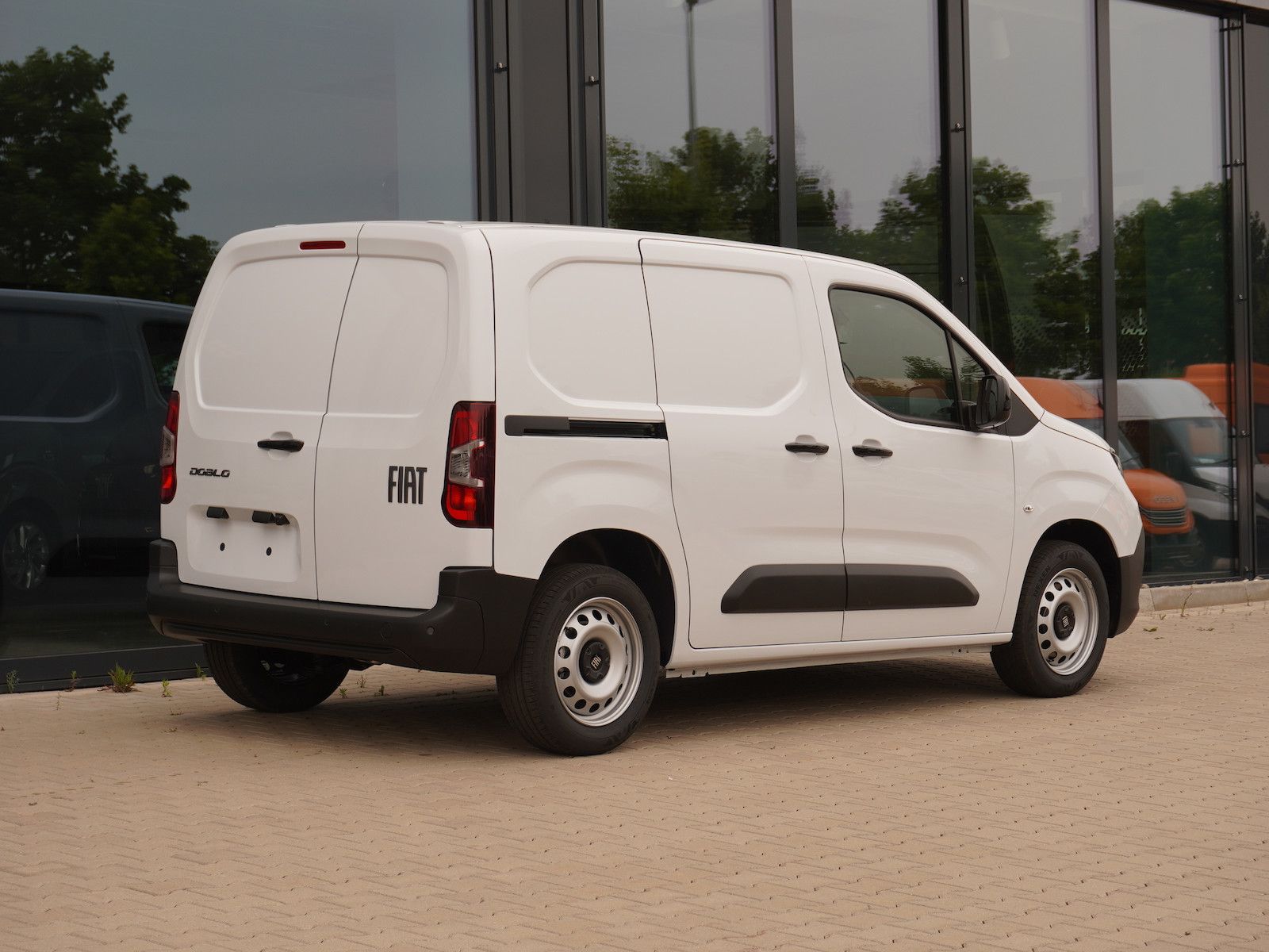 Fiat Doblo 130 Automatik / 10-Zoll-AppleCarplay imagem 2