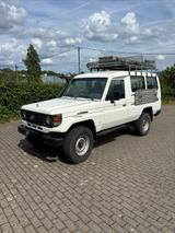 Toyota Land Cruiser HZJ 78