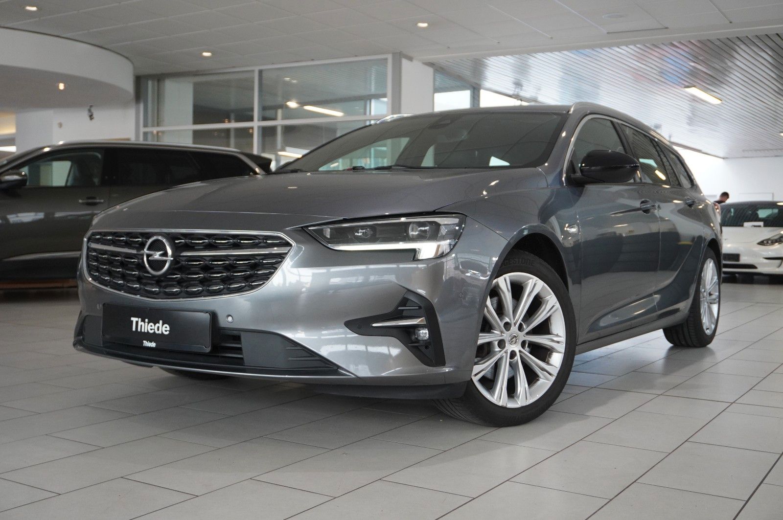 Fahrzeugabbildung Opel Insignia B ST 2.0D ELEGANCE NAVI/SH/KAMERA/SPORT