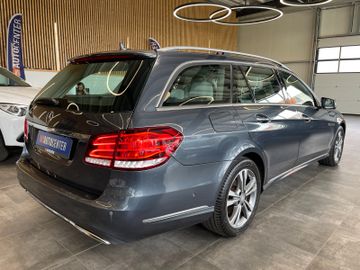 Mercedes-Benz E 350 BlueTec 4Matic Aut*ACC*AHK*NAVI*LEDER*PANO