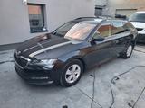Skoda Superb 1.6 TDI SCR DSG AMBITION Combi - Skoda Superb: 1.6