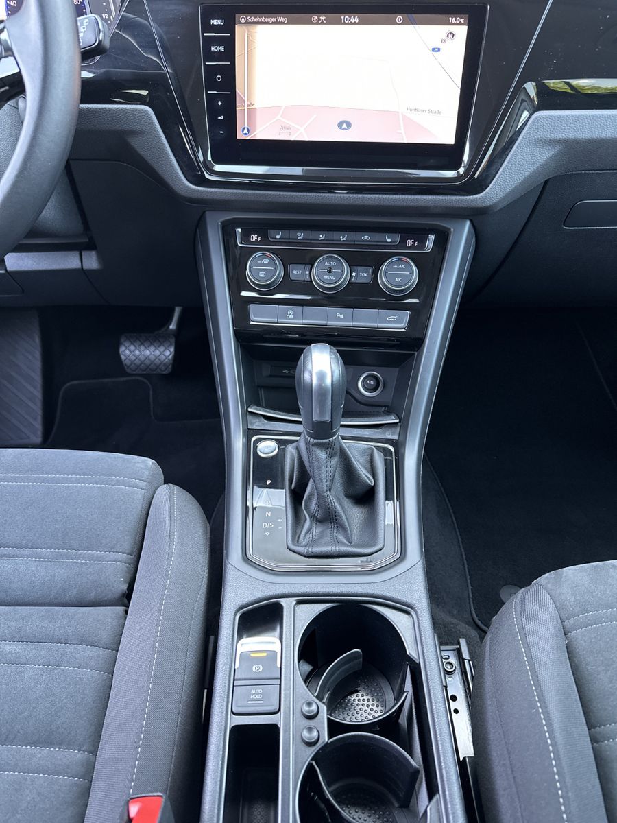 Fahrzeugabbildung Volkswagen Touran 2.0 TDI DSG 7-Sitzer HL NAV+LED+ACC+KAM