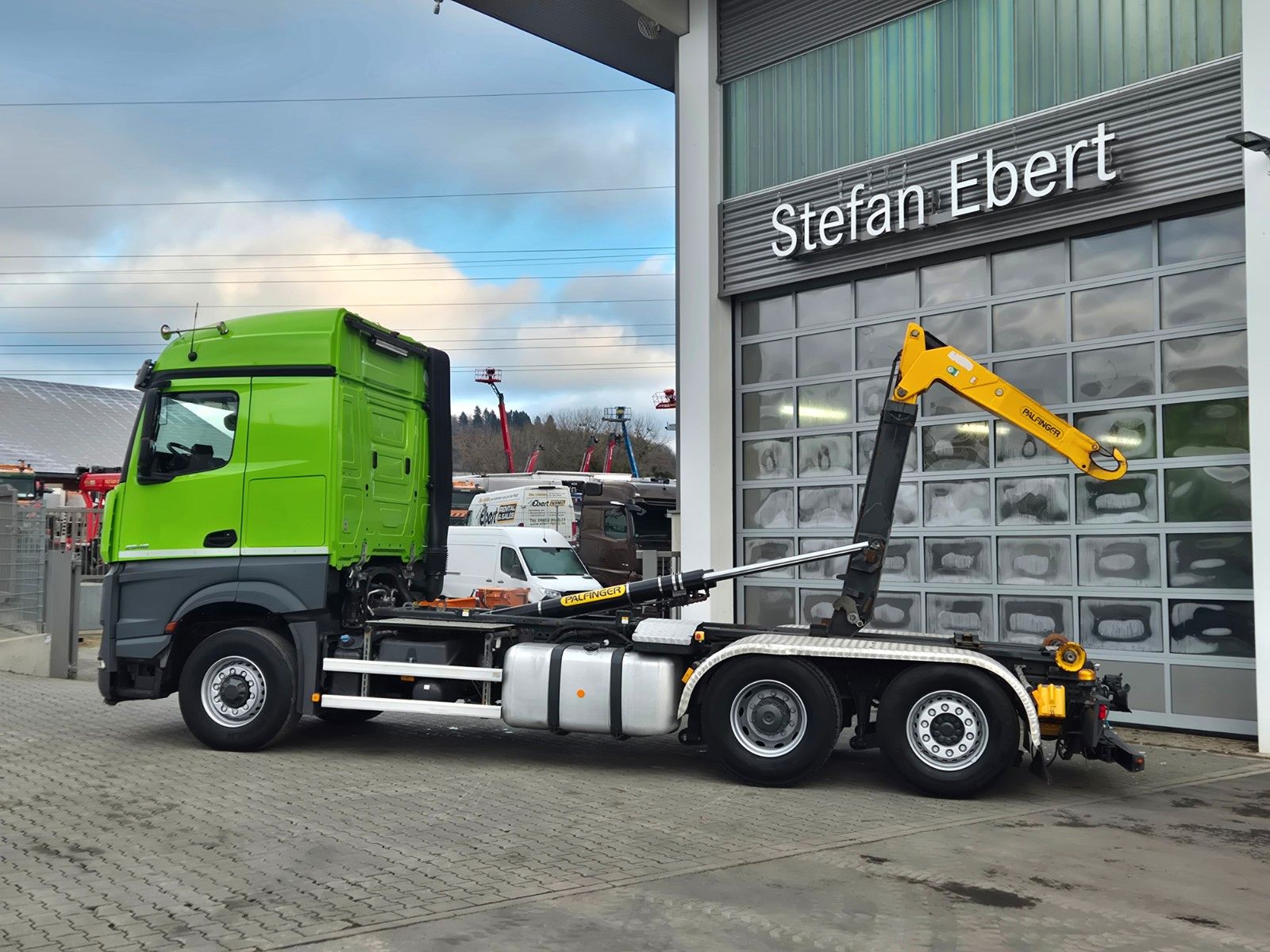 Fahrzeugabbildung Mercedes-Benz Arocs 2548 L 6x2/4 HAD Palfinger T20A AHK