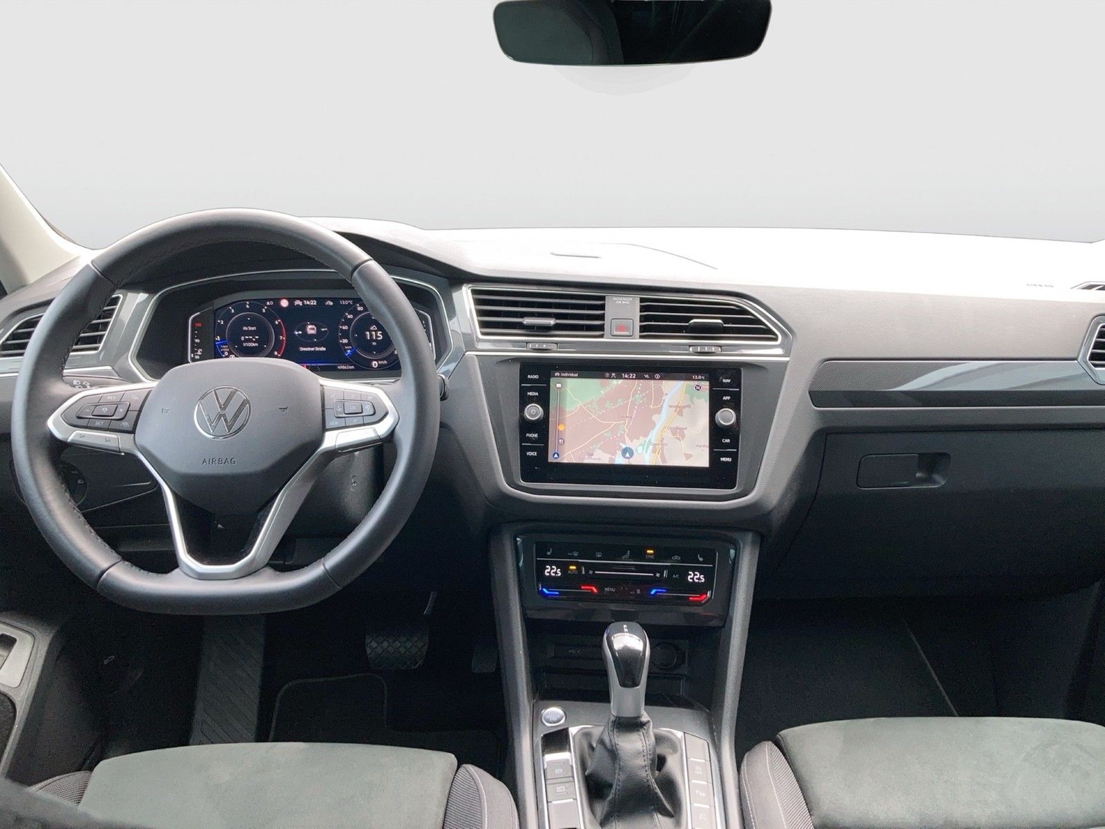 Fahrzeugabbildung Volkswagen Tiguan TSI Elegance 4M DSG Matrix Navi ACC STH A