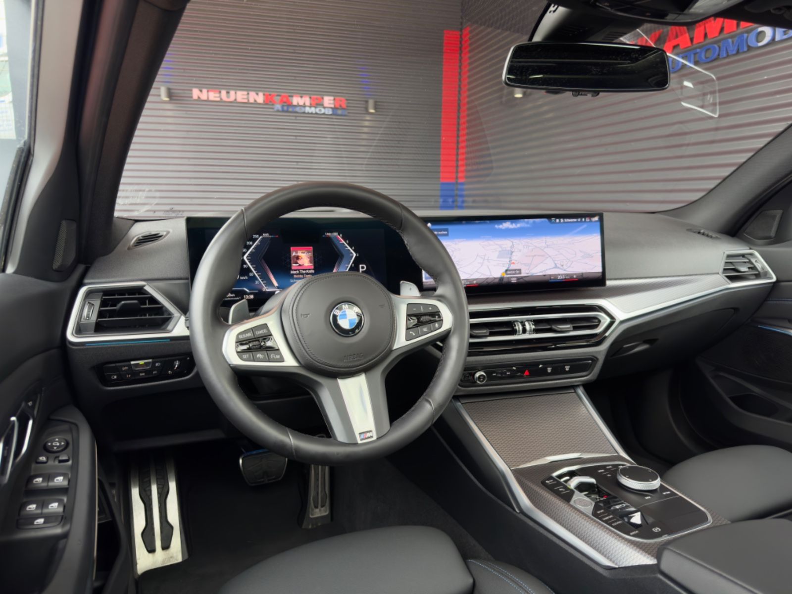 Fahrzeugabbildung BMW 330d Touring M Sport Panorama ACC HuD Memory LED