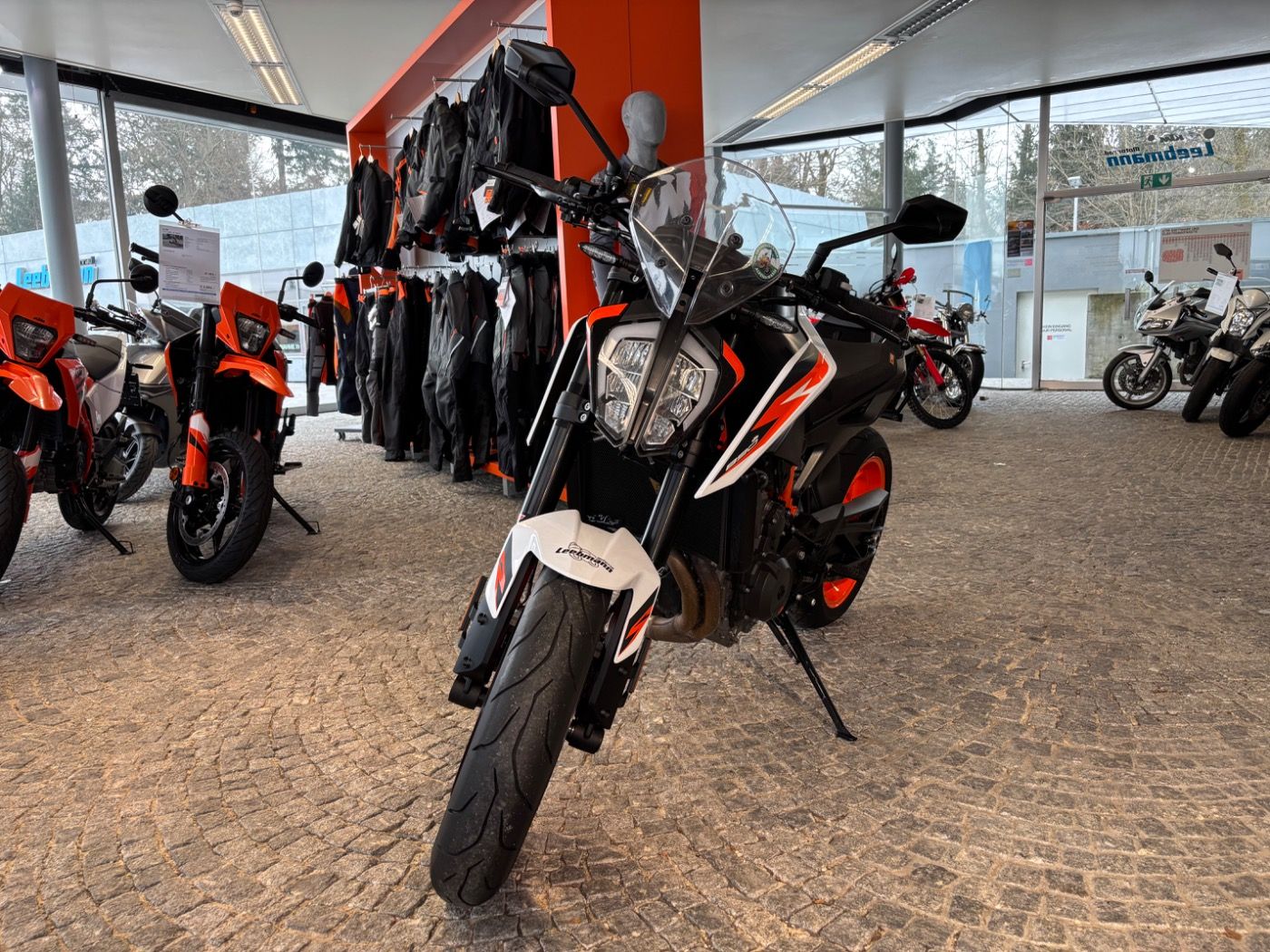 Fahrzeugabbildung KTM 890 Duke R TechPack