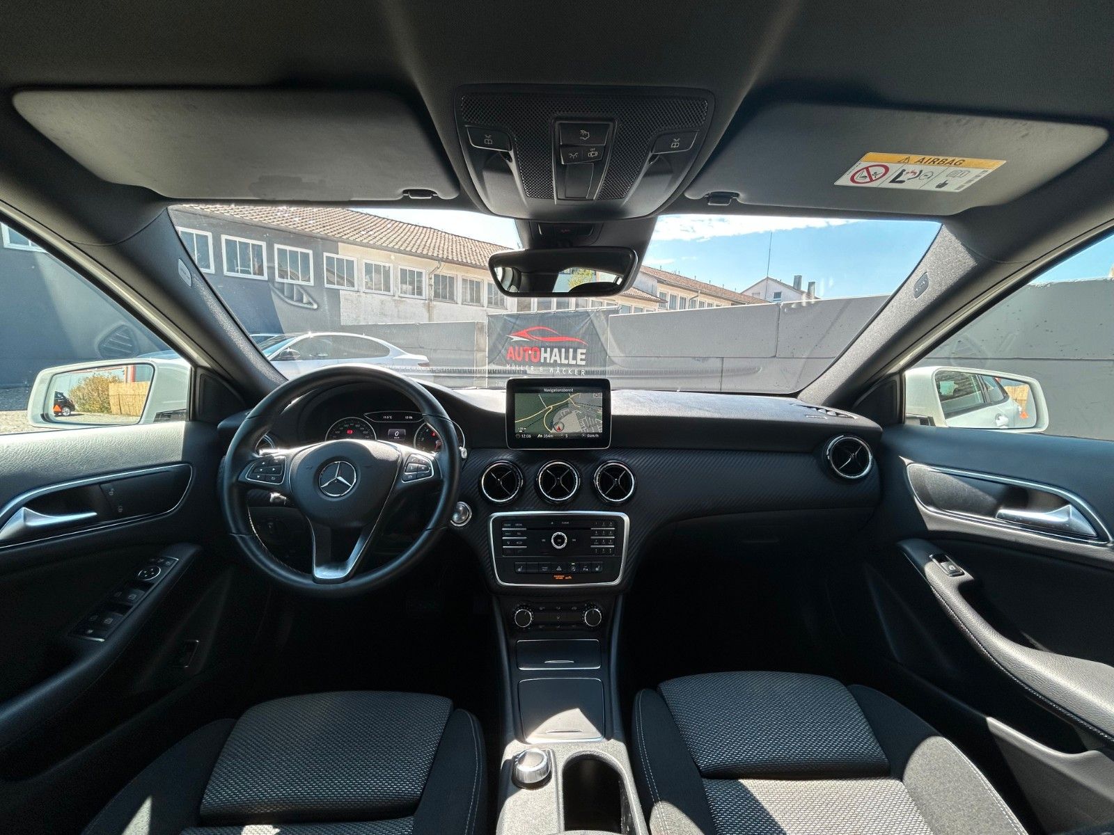 Fahrzeugabbildung Mercedes-Benz GLA 200 7-Gtronic Navi LED PDC SHZ 360° Kamera