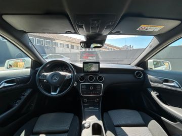 Fahrzeugabbildung Mercedes-Benz GLA 200 LED PDC 360° Kamera Navi  SHZ BLT