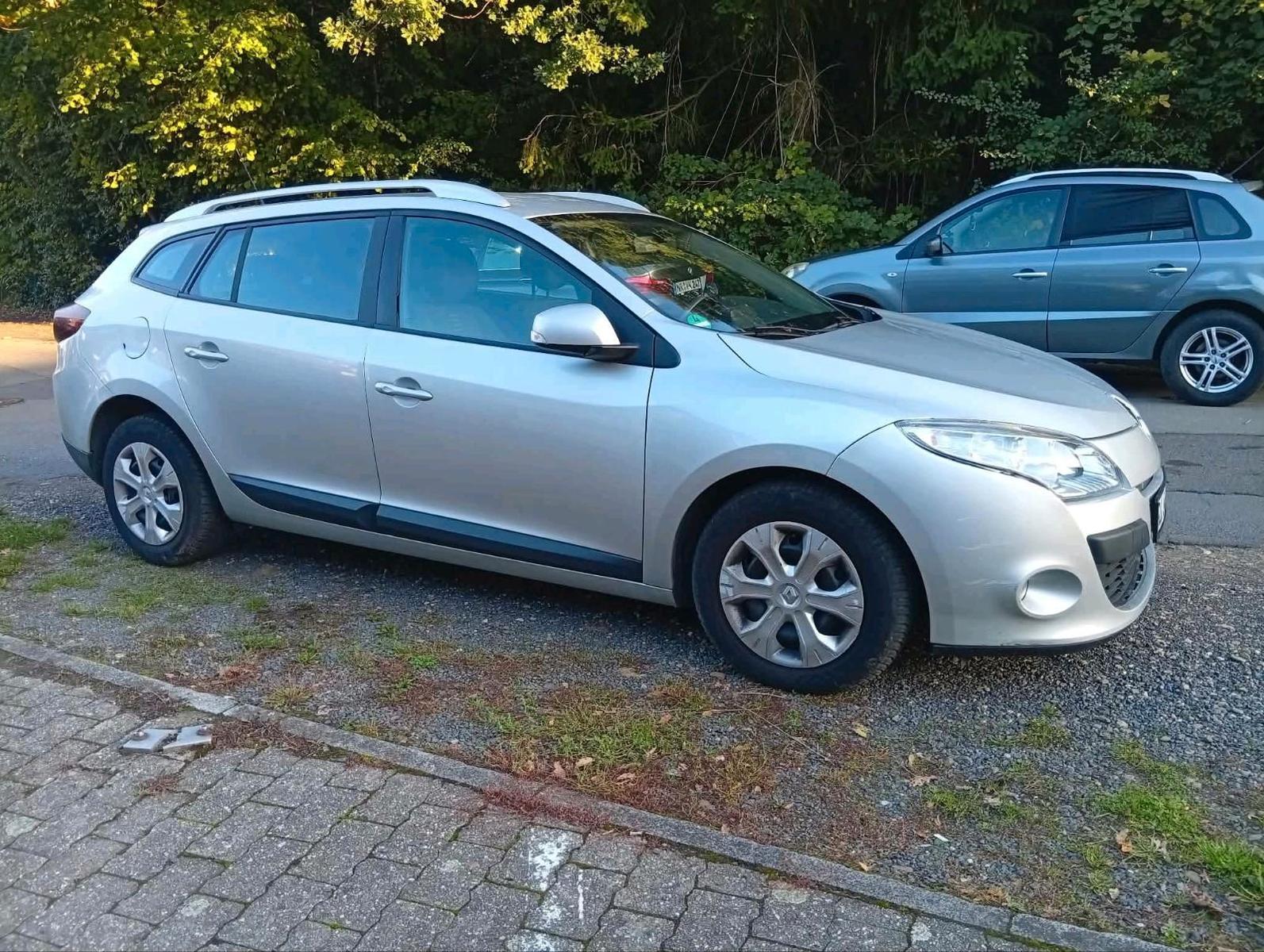 Renault Megane 2010 — rear view