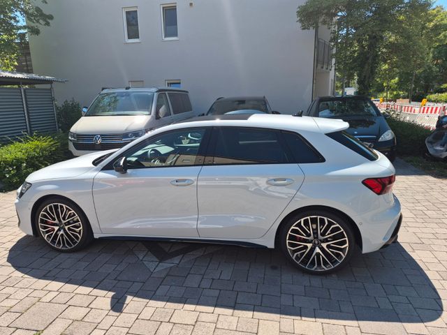 AUDI S3 TFSI S tronic quattro -