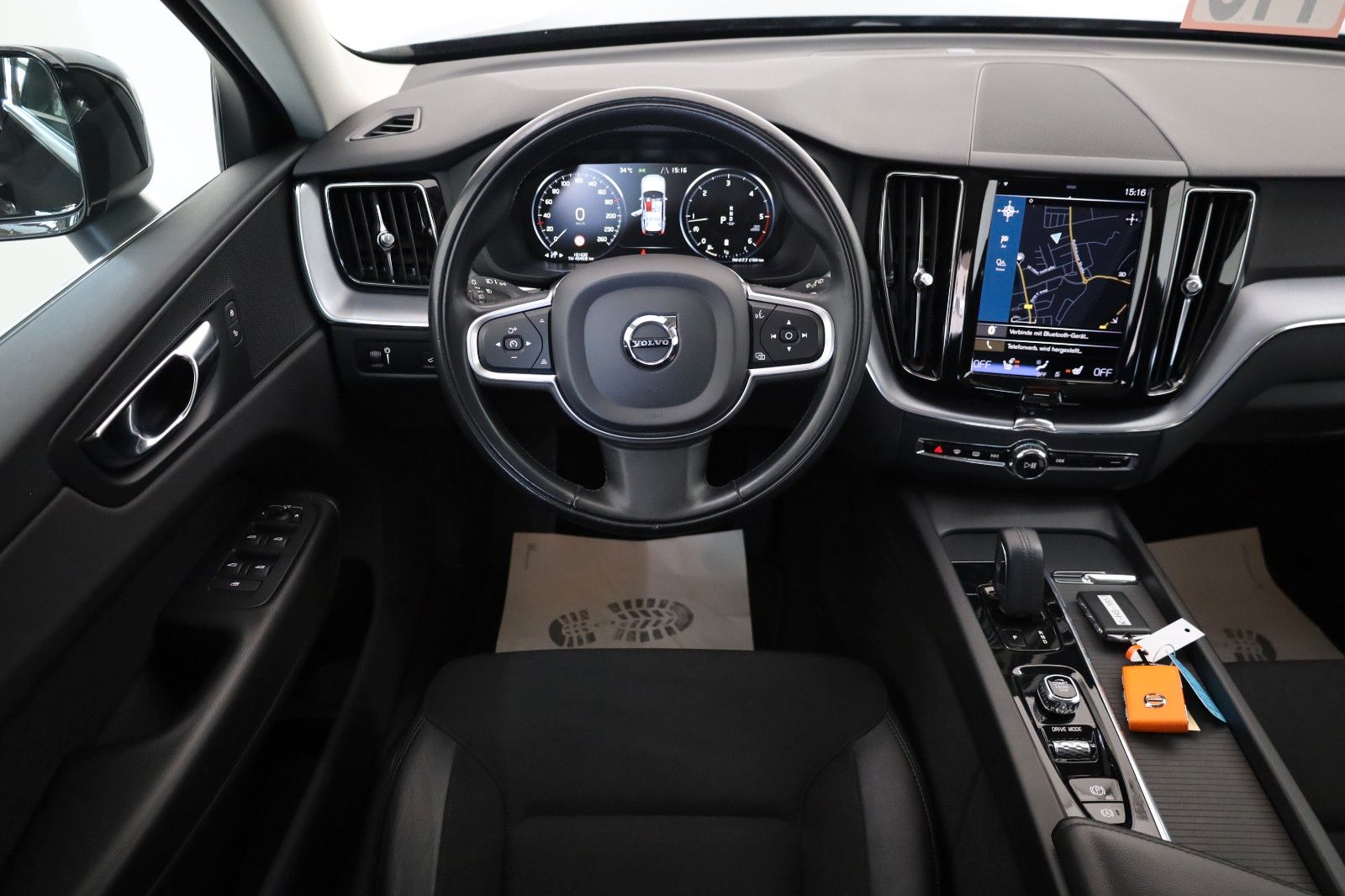 Fahrzeugabbildung Volvo XC60 Momentum Pro T.Leder,Navi,LED,Kamera,Apple