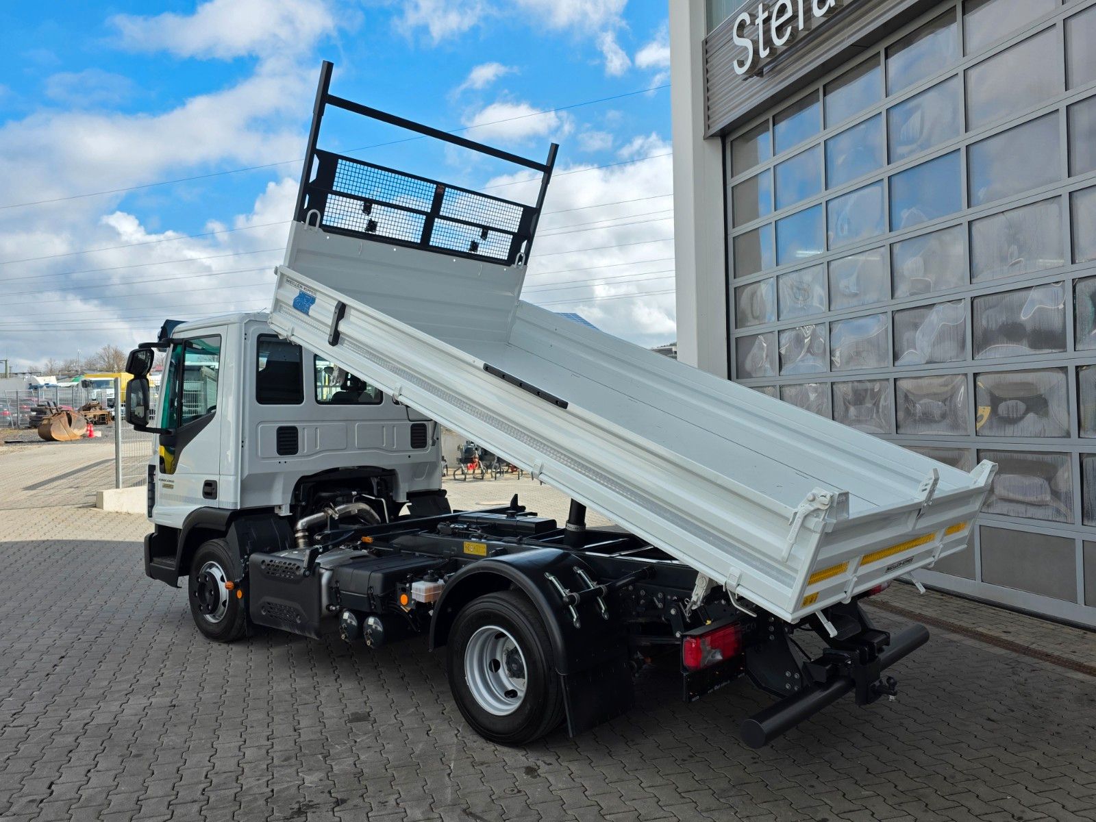 Fahrzeugabbildung Iveco Eurocargo ML80E22 Meiller 2x AHK 6 Zylinder