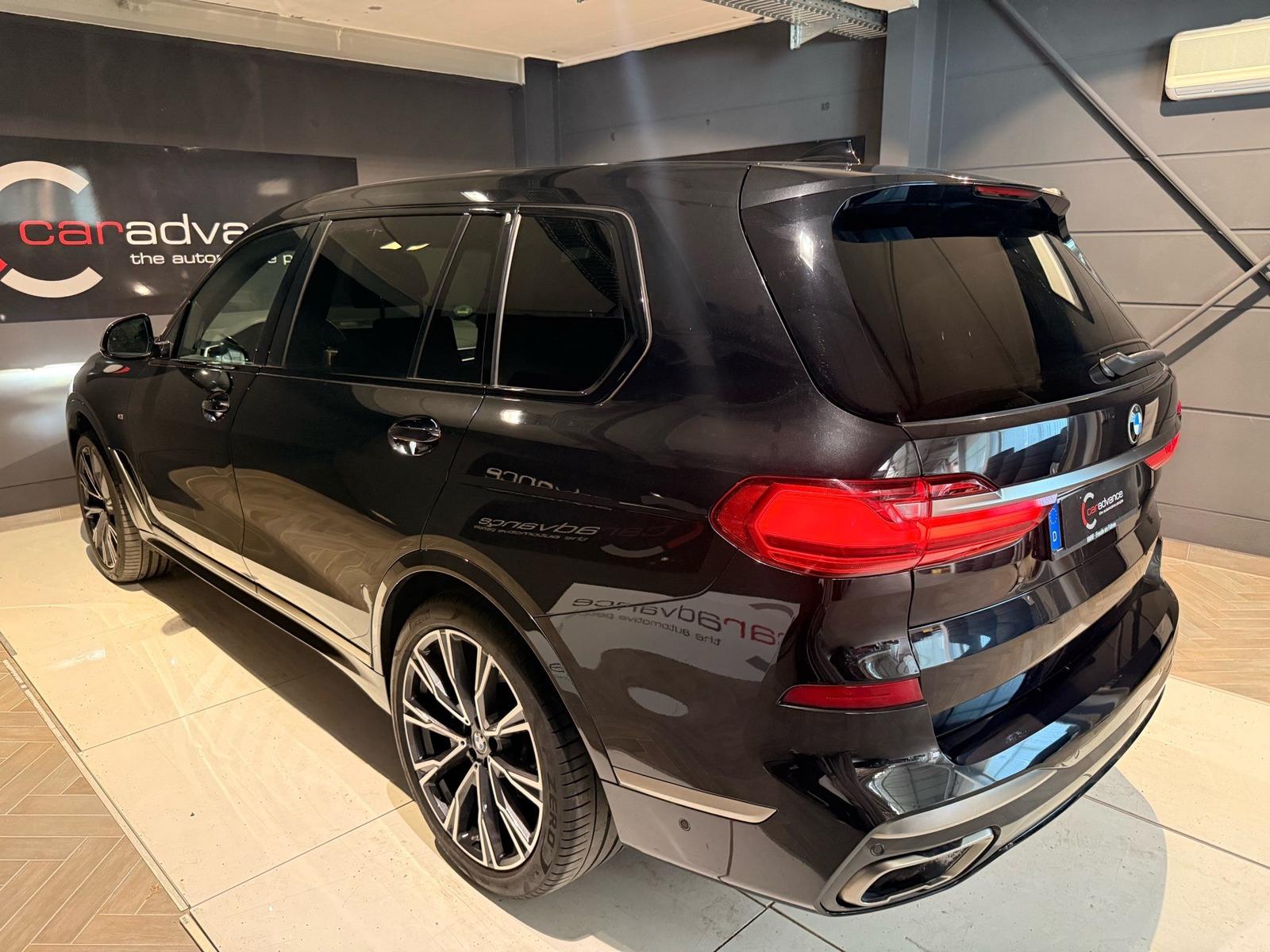 BMW X7 M50d M Sport Pro "22" B&W – 7