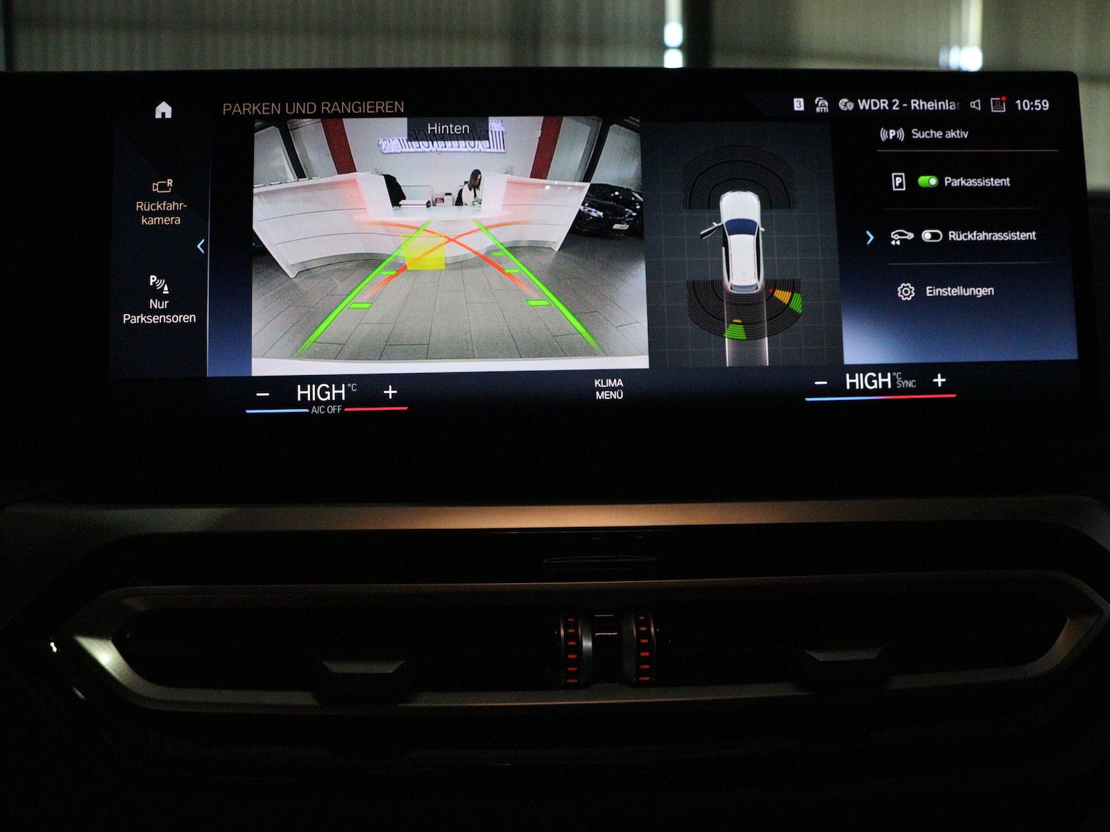 BMW 318d Touring SHADOW LEDER CURVED LED 3-ZONEN foto 24